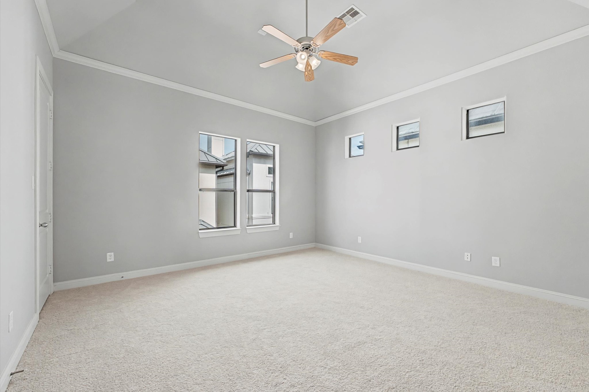 634 Nagle Street Property Photo 19