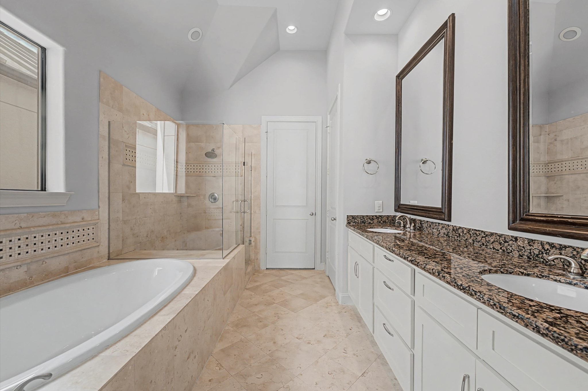 634 Nagle Street Property Photo 21