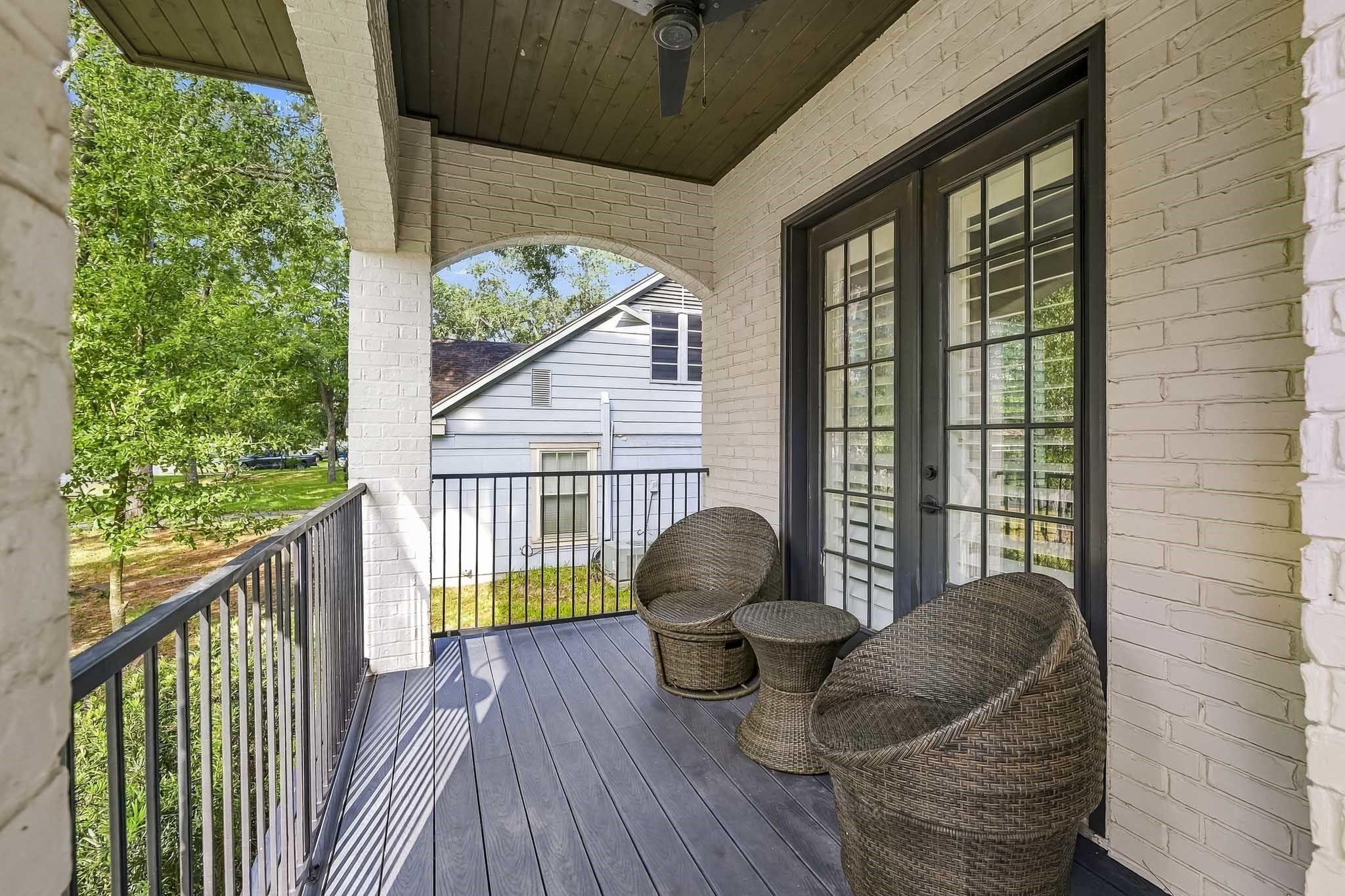 1554 Sue Barnett Drive Property Photo 2