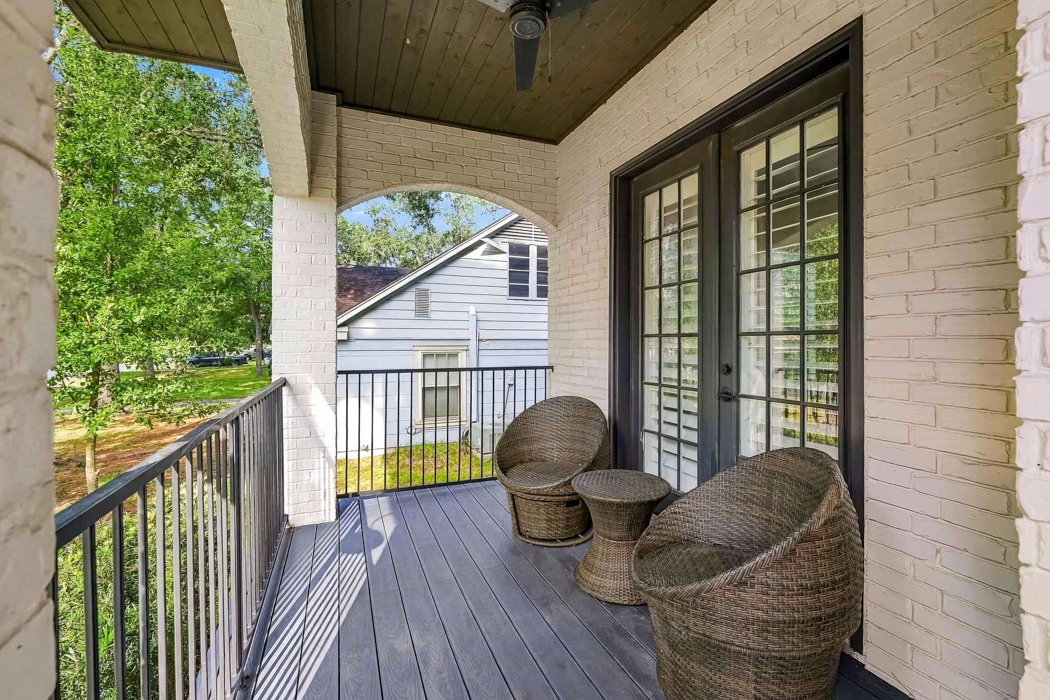 1554 Sue Barnett Drive, Houston Tx 77018 Property Photo 2