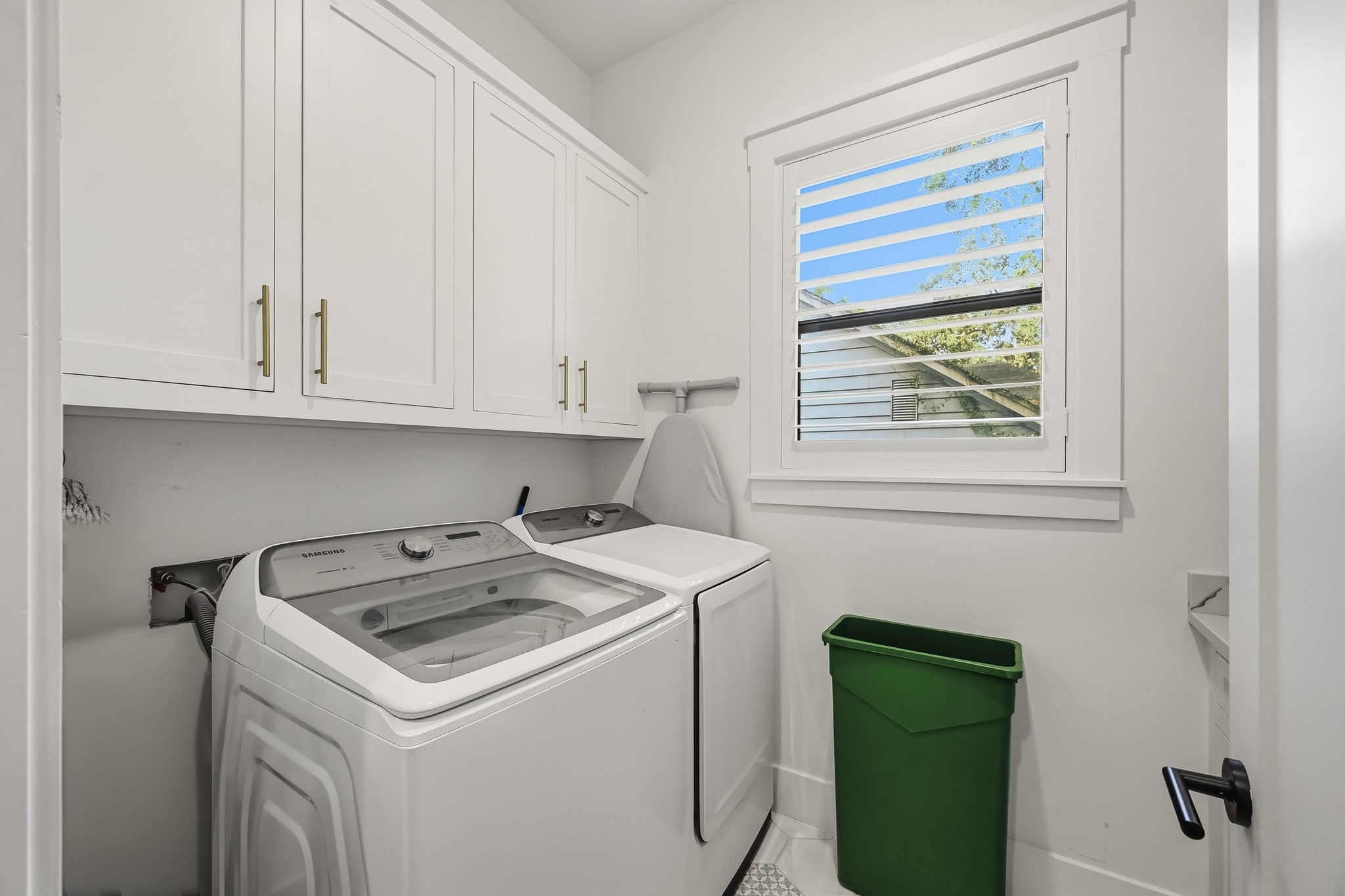 1554 Sue Barnett Drive Property Photo 8