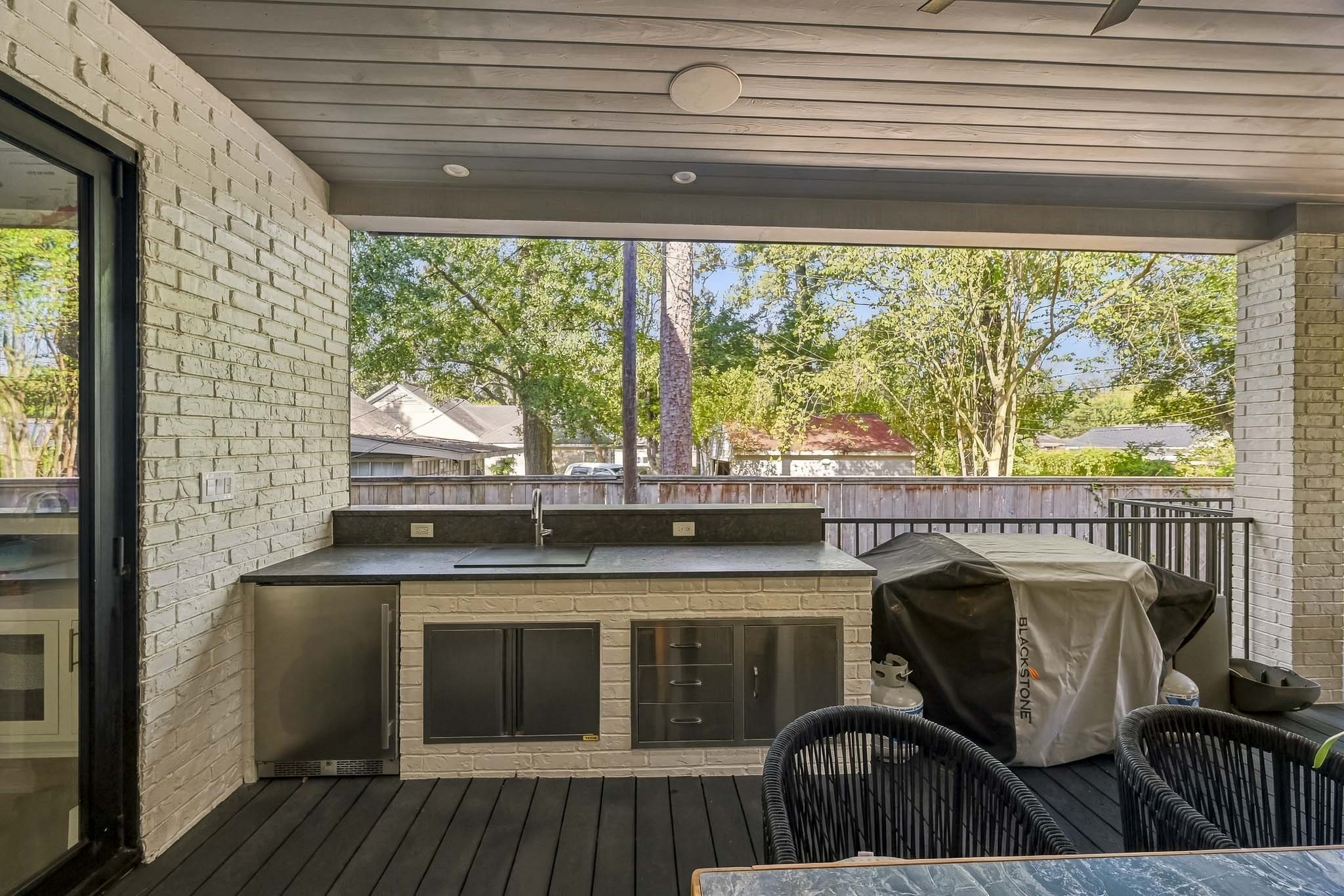 1554 Sue Barnett Drive Property Photo 28