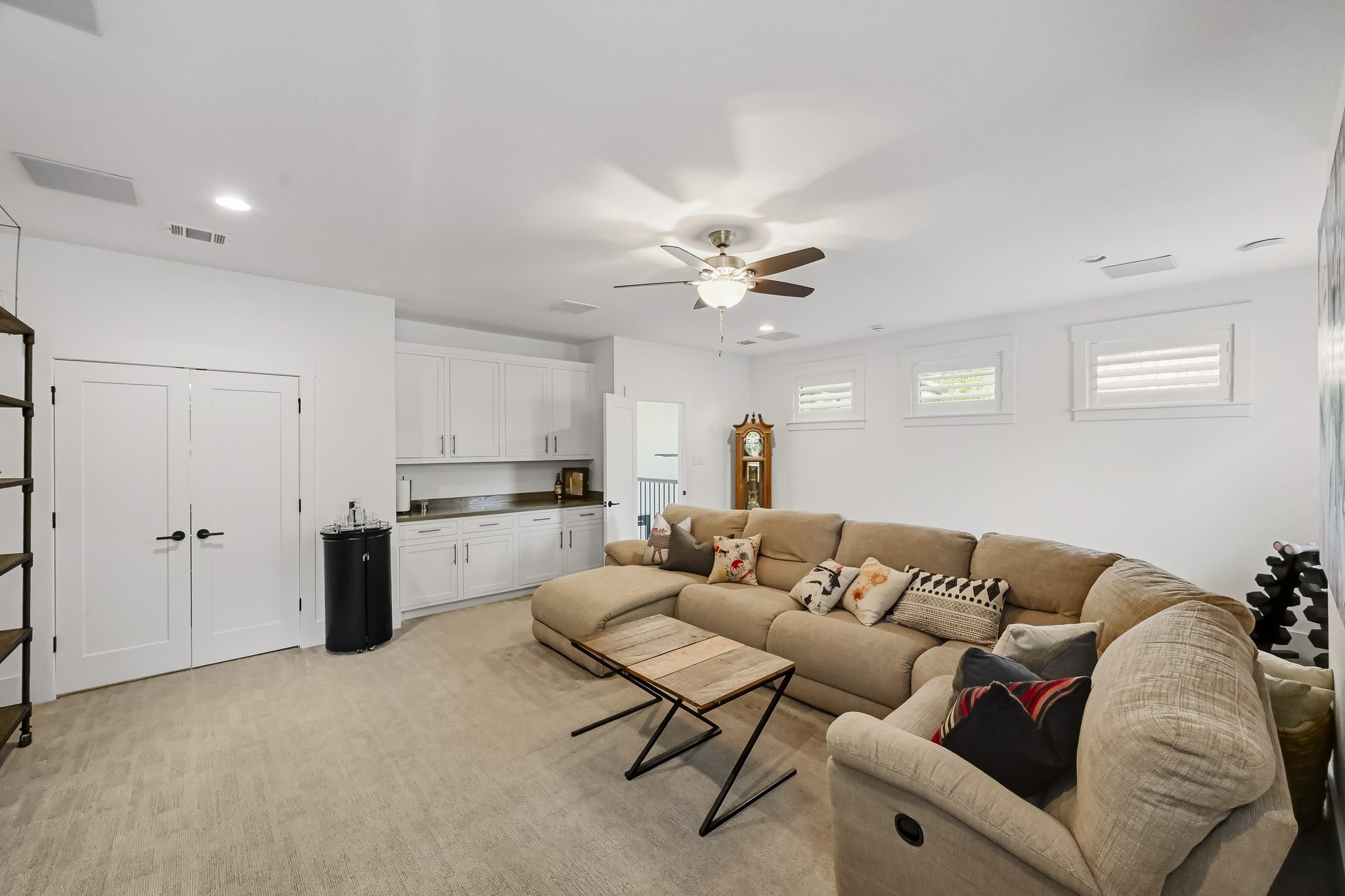 1554 Sue Barnett Drive Property Photo 46