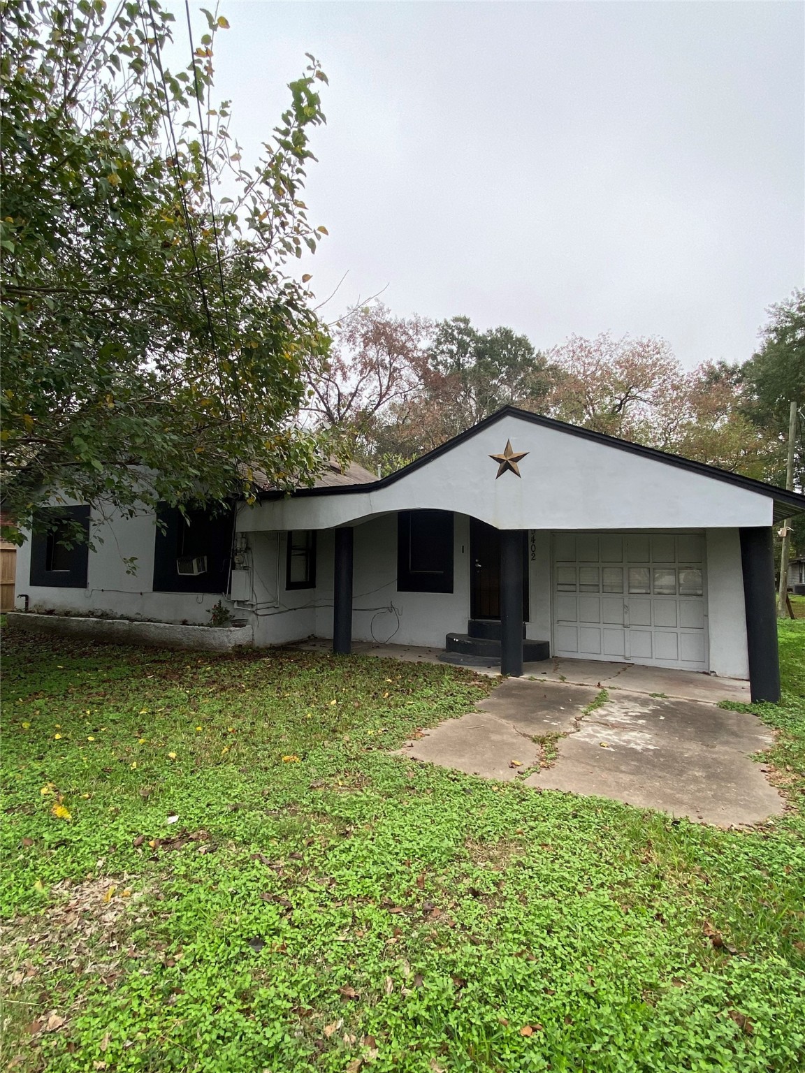 9402 Lomax Street Property Photo 2