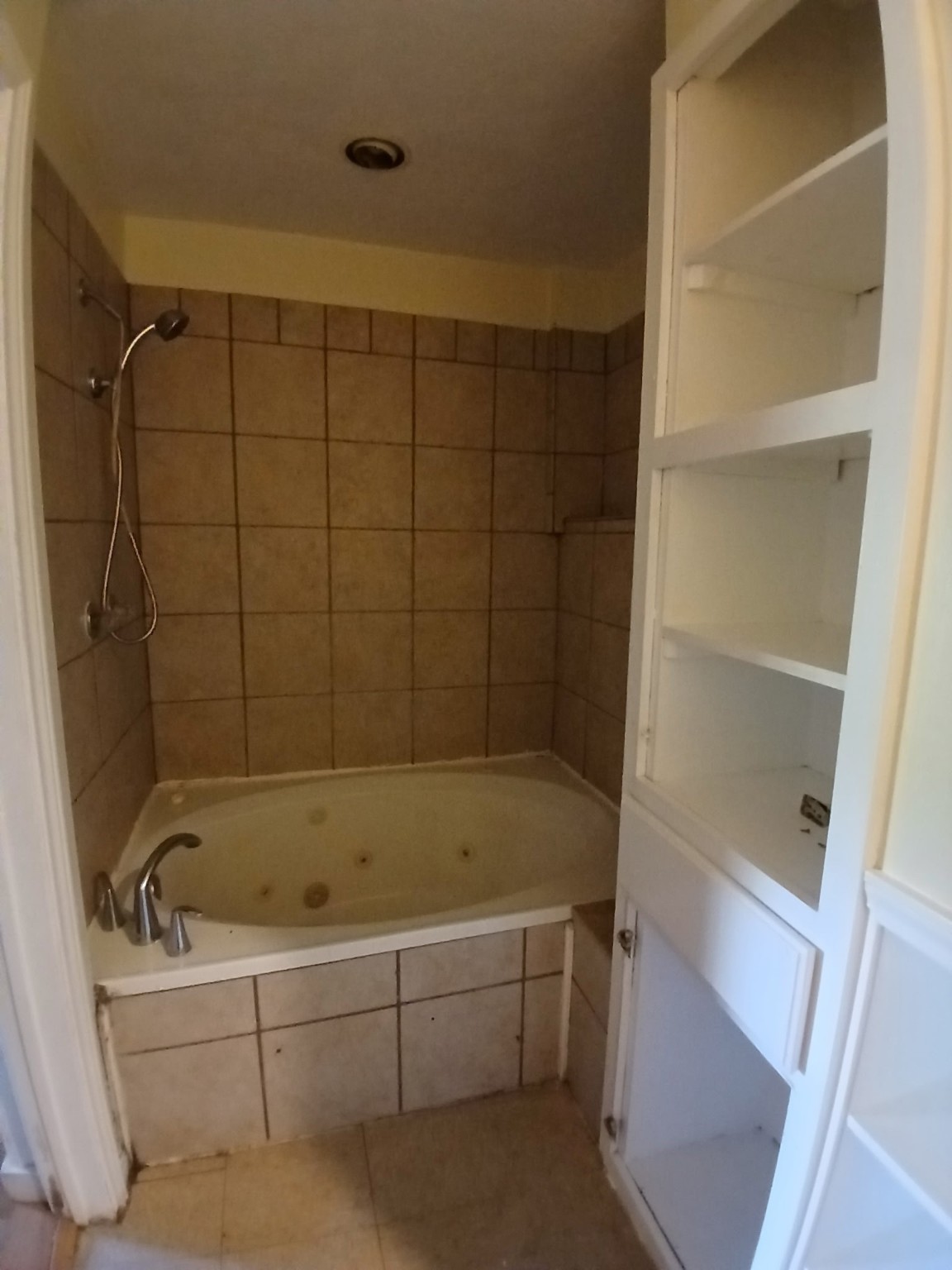 9402 Lomax Street Property Photo 5