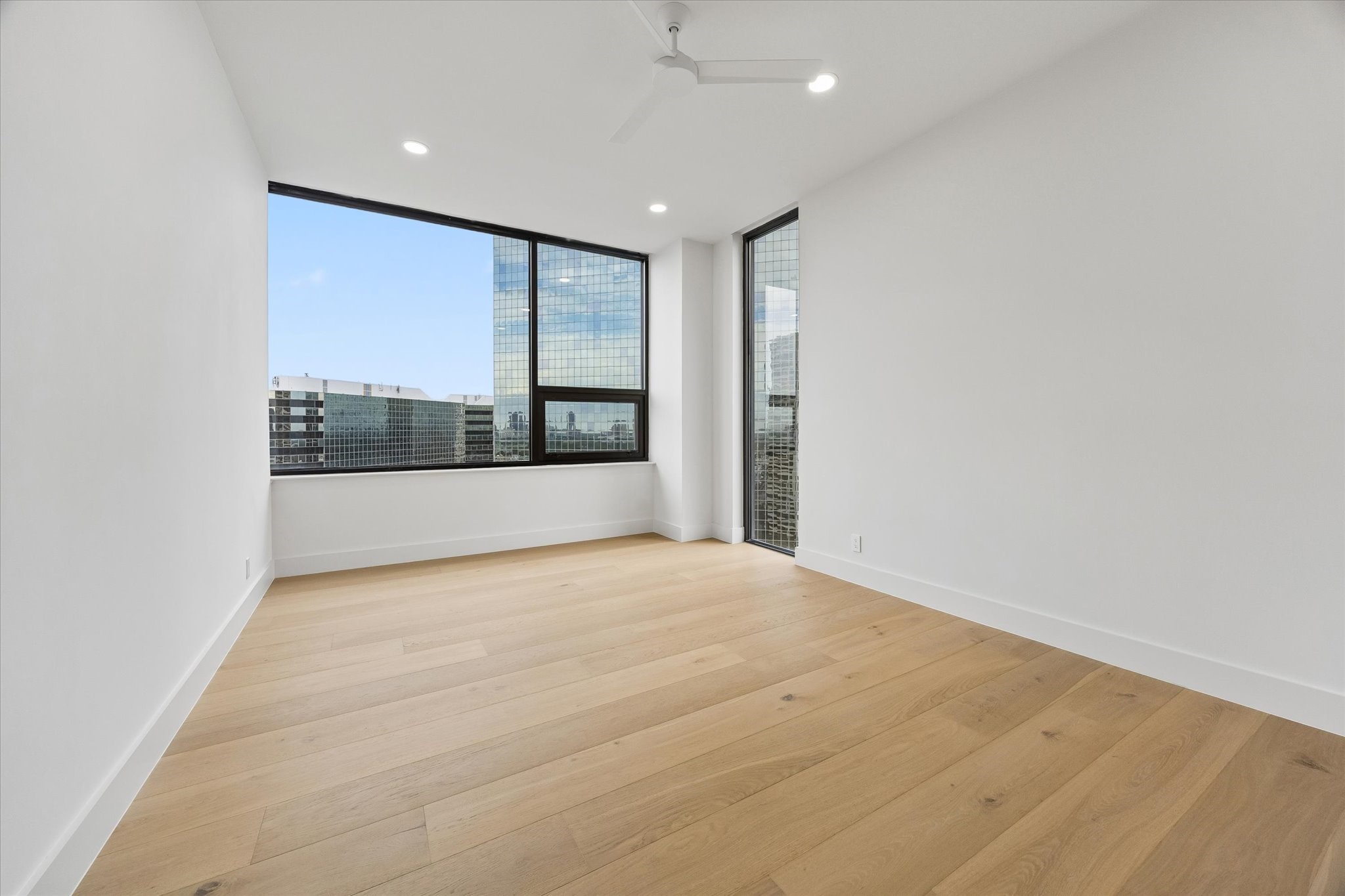 14 Greenway Plaza 19r Property Photo 17