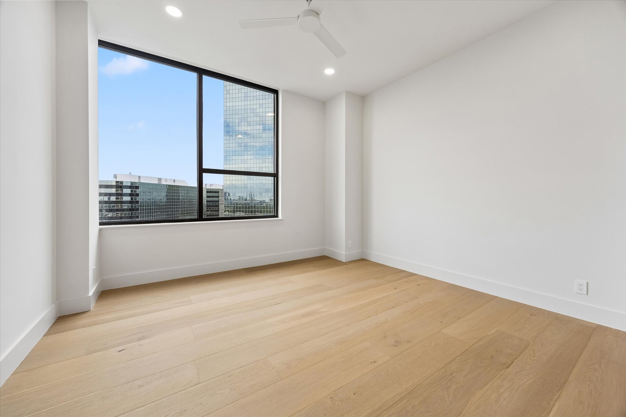 14 Greenway Plaza 19r Property Photo 24