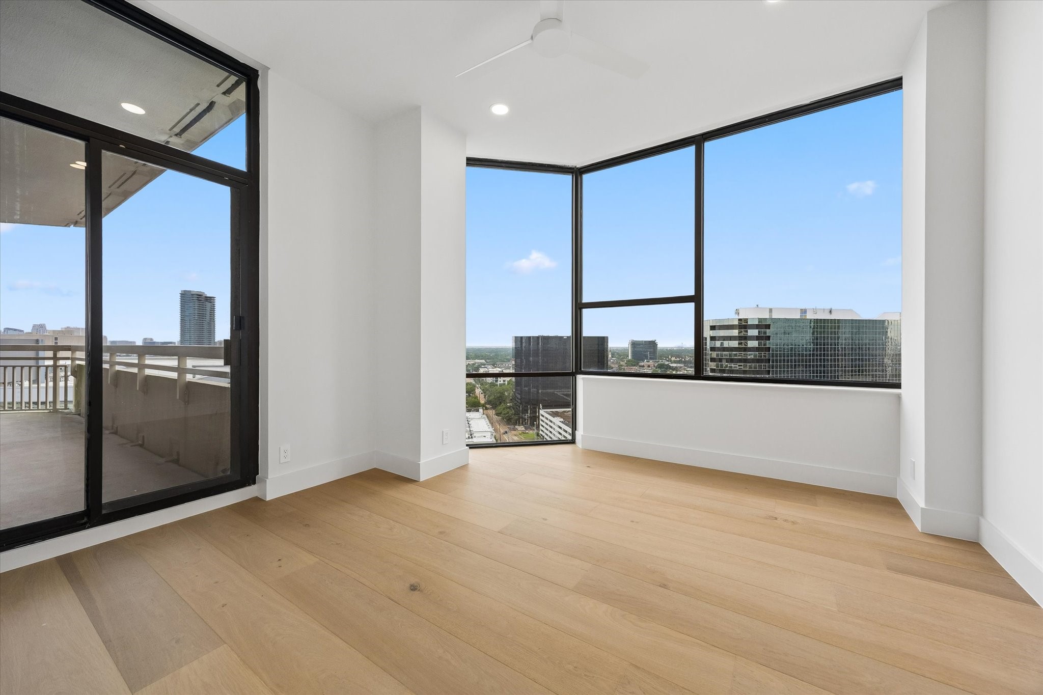 14 Greenway Plaza 19r Property Photo 26