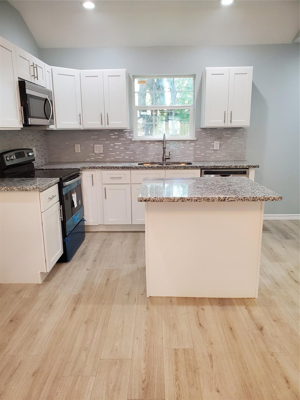6815 Sidney Property Photo 4