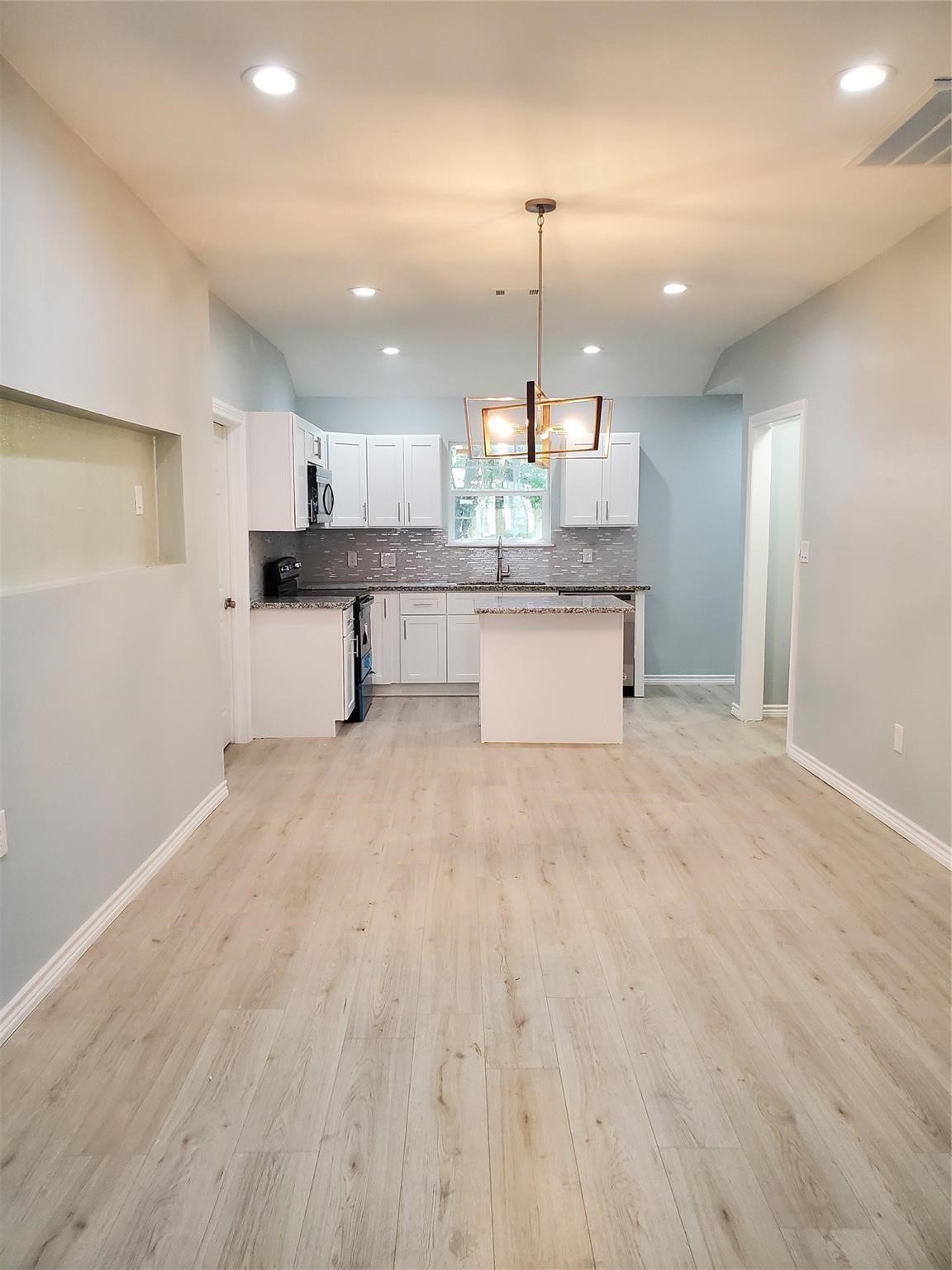 6815 Sidney Property Photo 5
