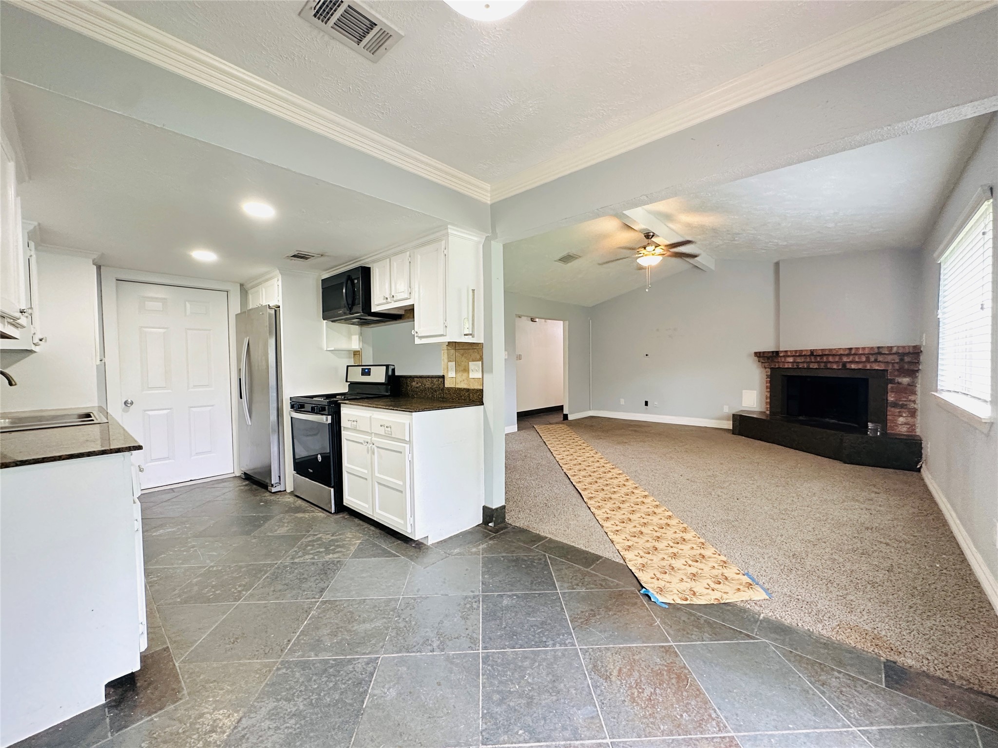 15006 Grassington Drive Property Photo 8