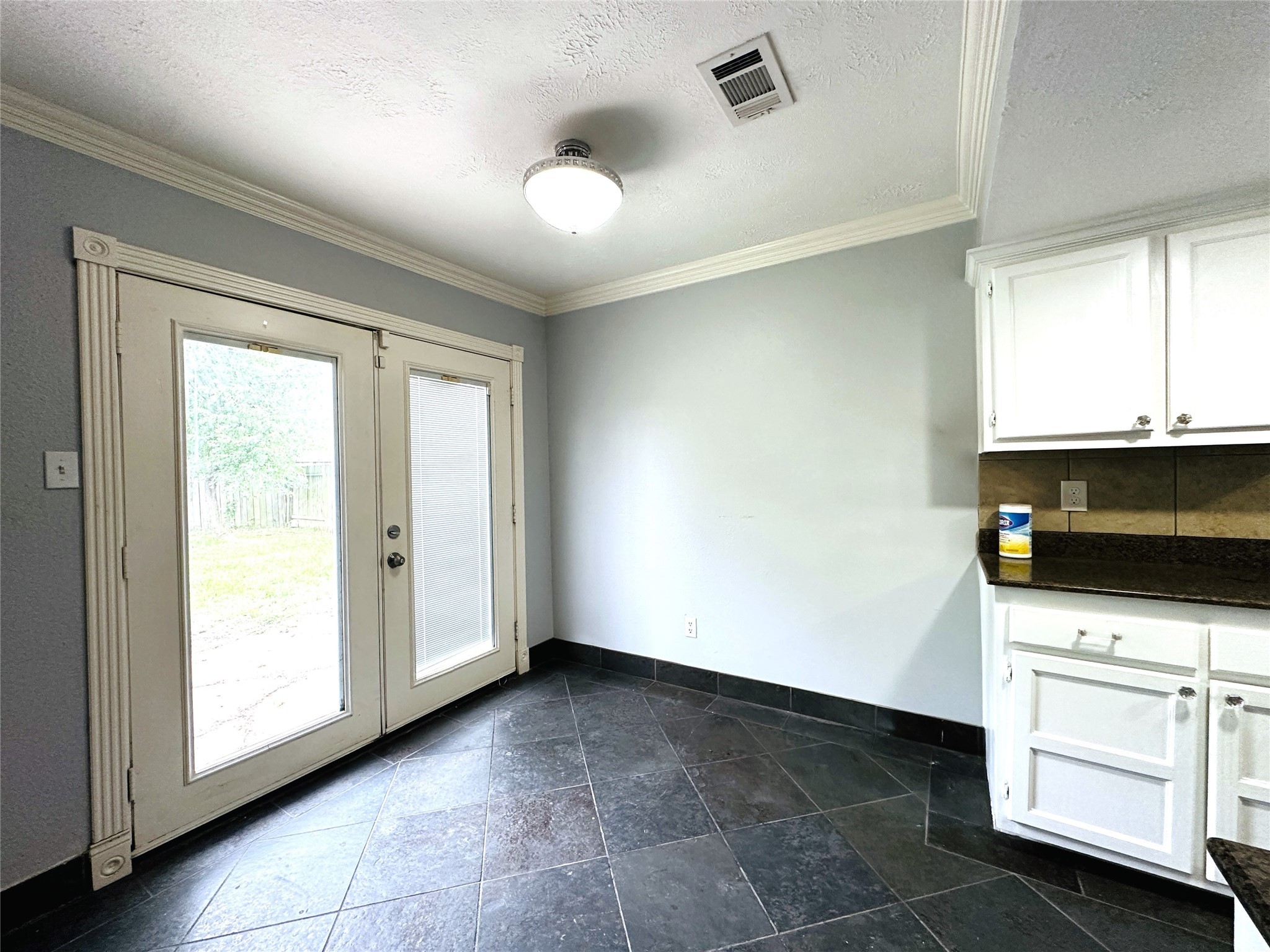 15006 Grassington Drive Property Photo 9