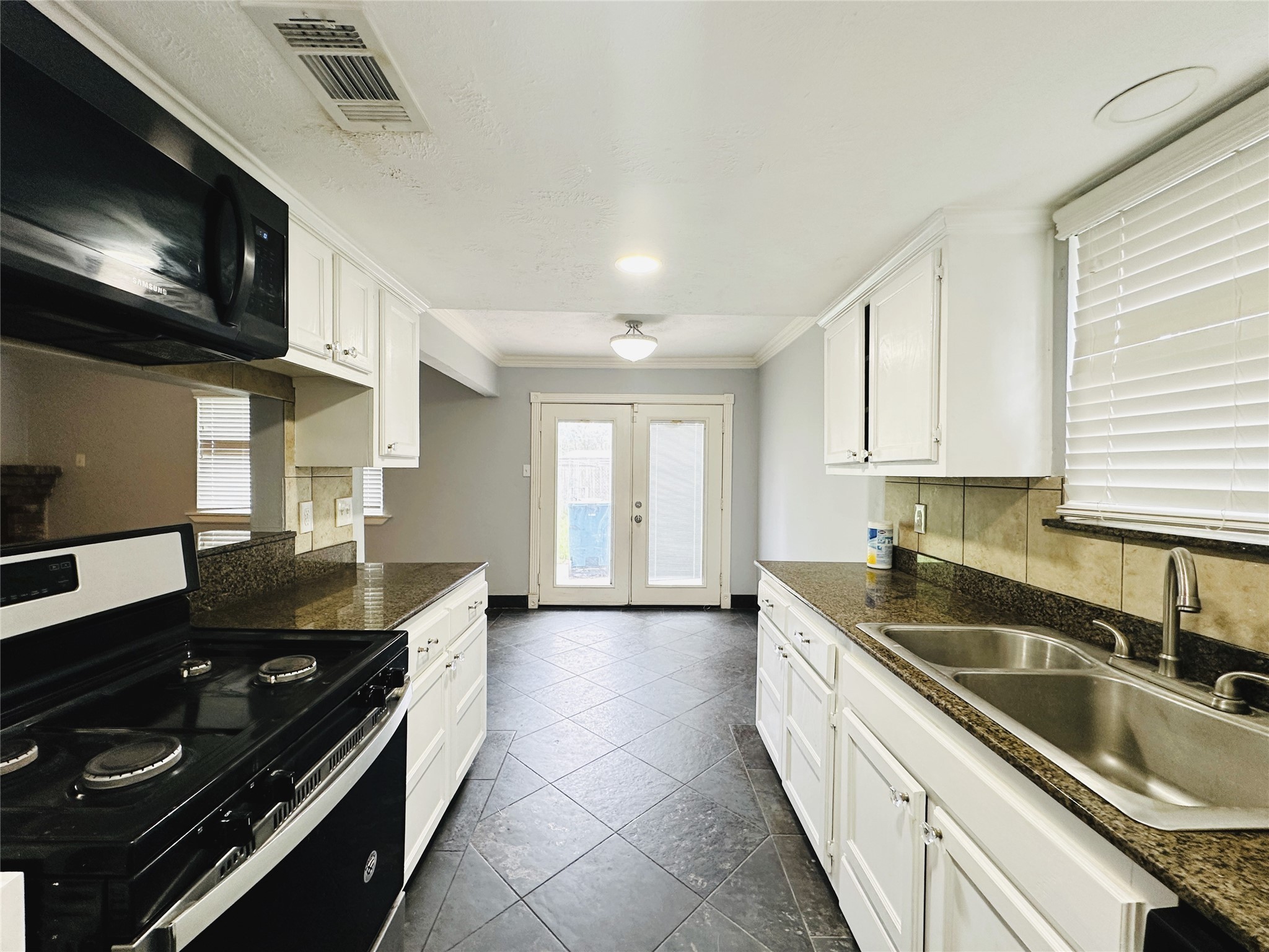15006 Grassington Drive Property Photo 10