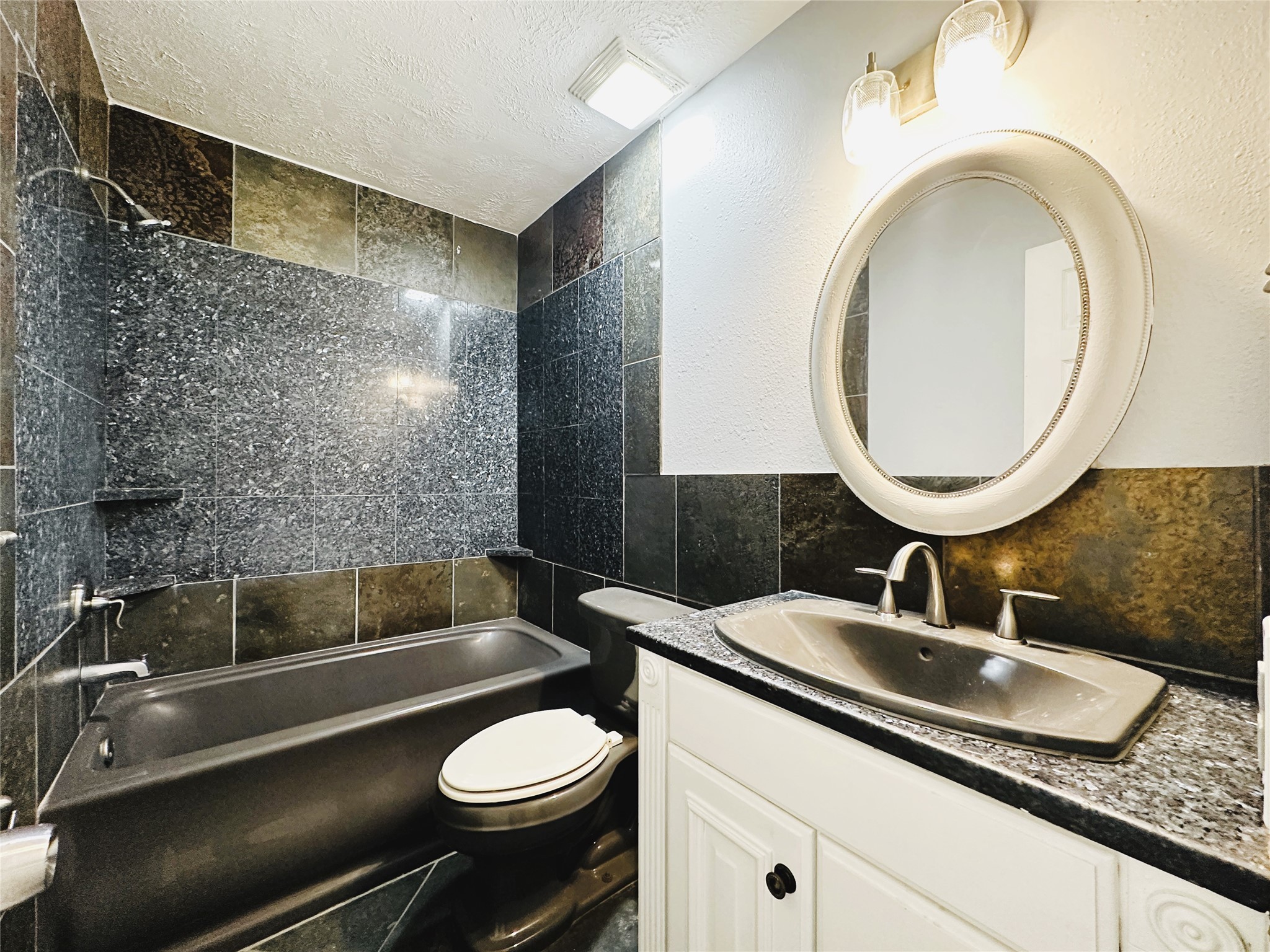 15006 Grassington Drive Property Photo 18