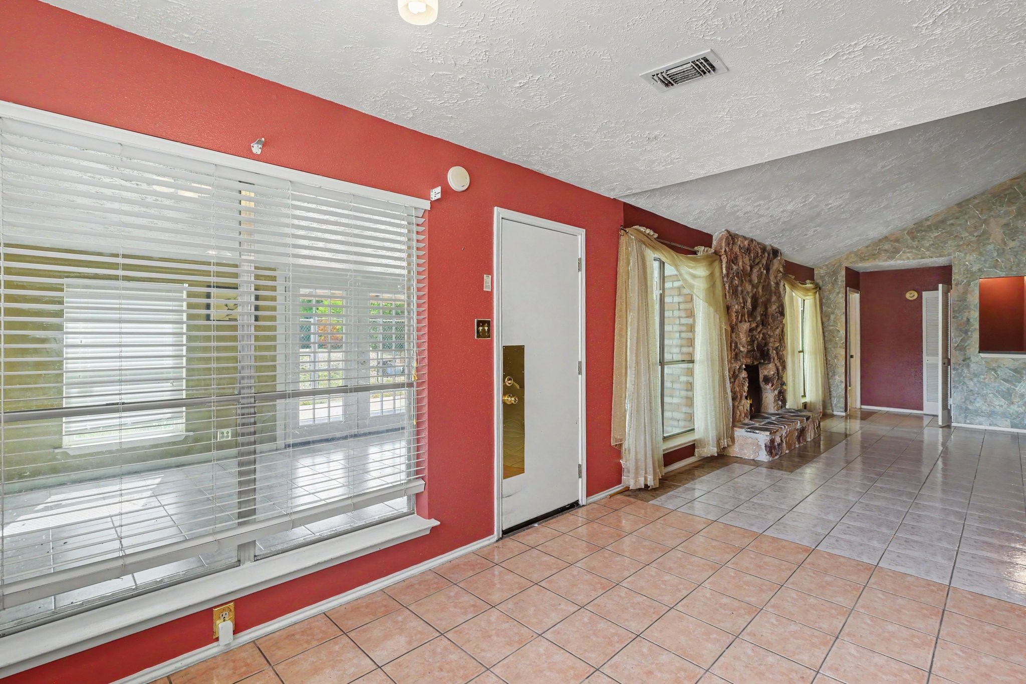 22122 Meadowhill Drive Property Photo 3