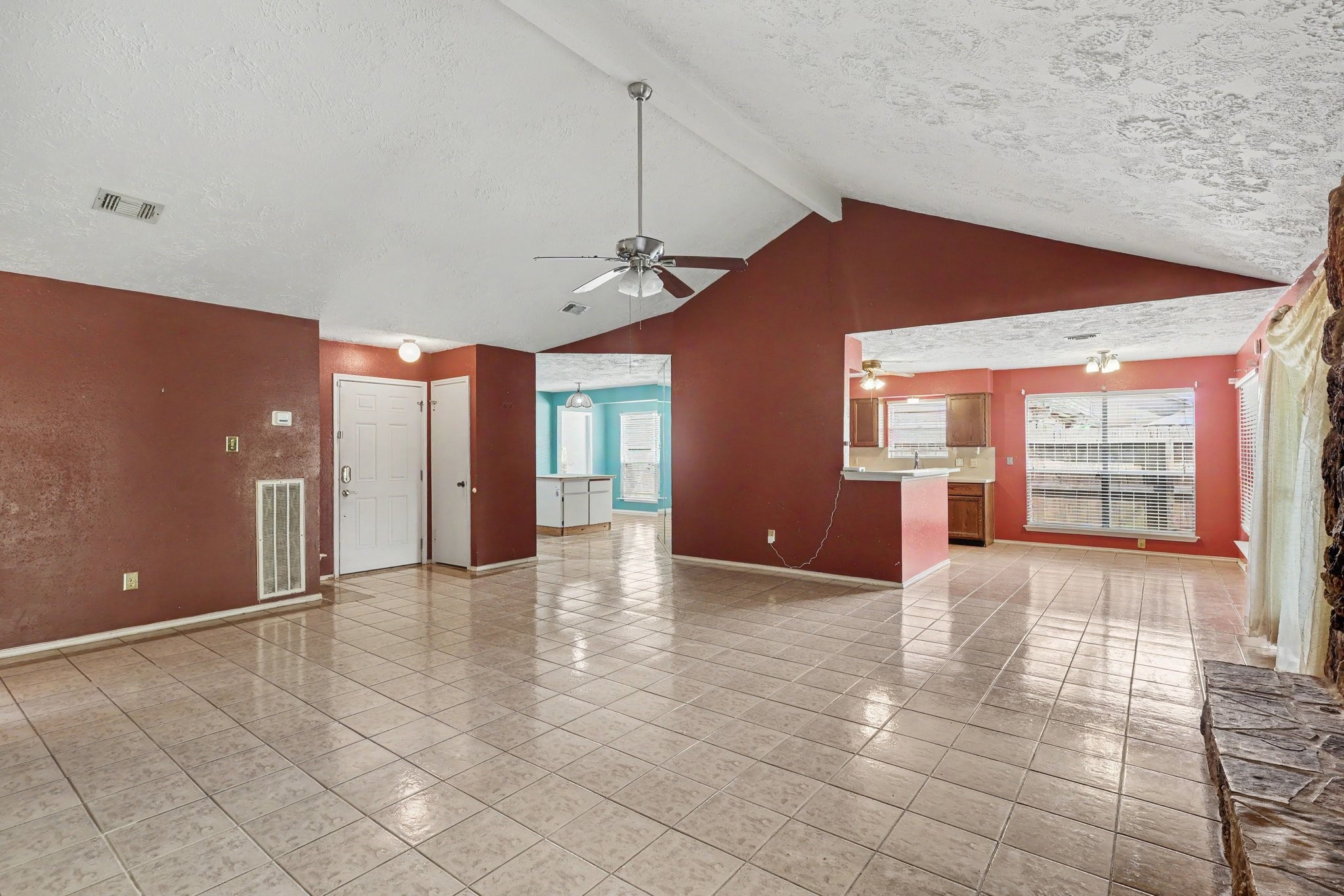 22122 Meadowhill Drive Property Photo 5