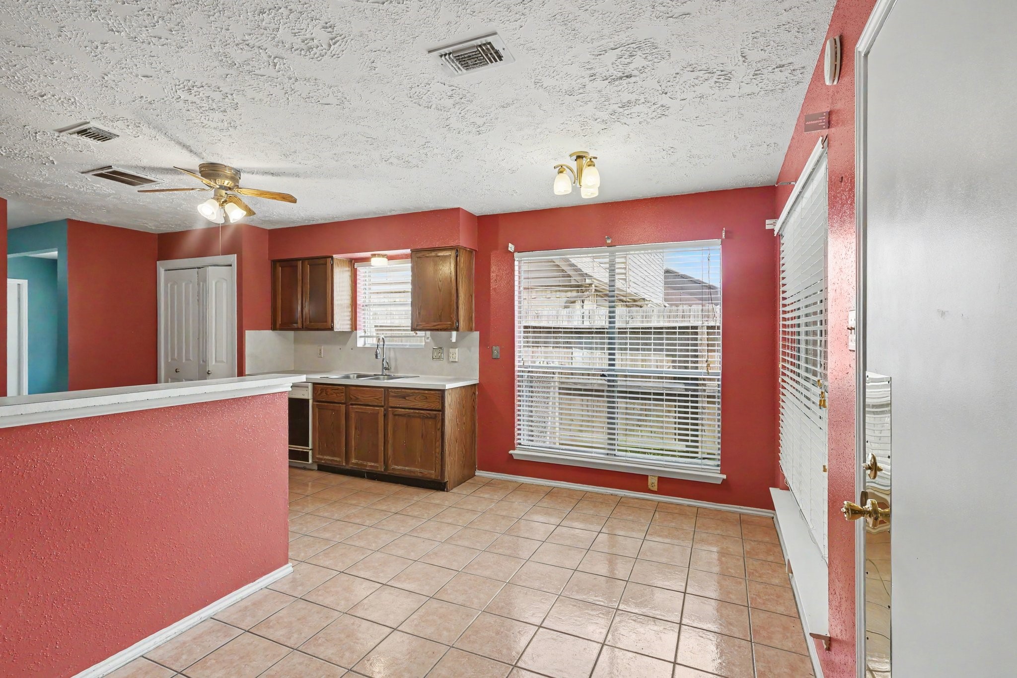 22122 Meadowhill Drive Property Photo 6