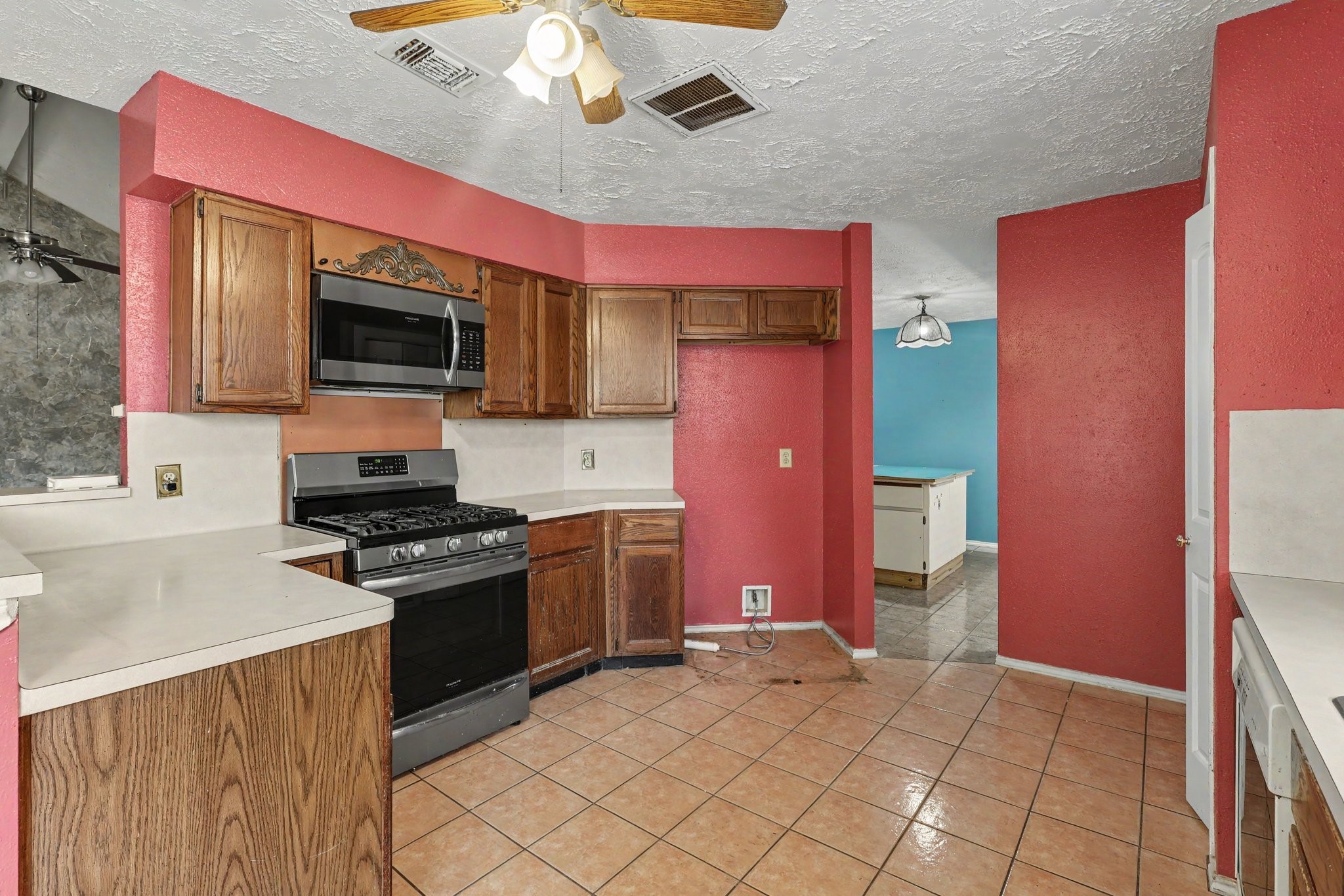 22122 Meadowhill Drive Property Photo 7