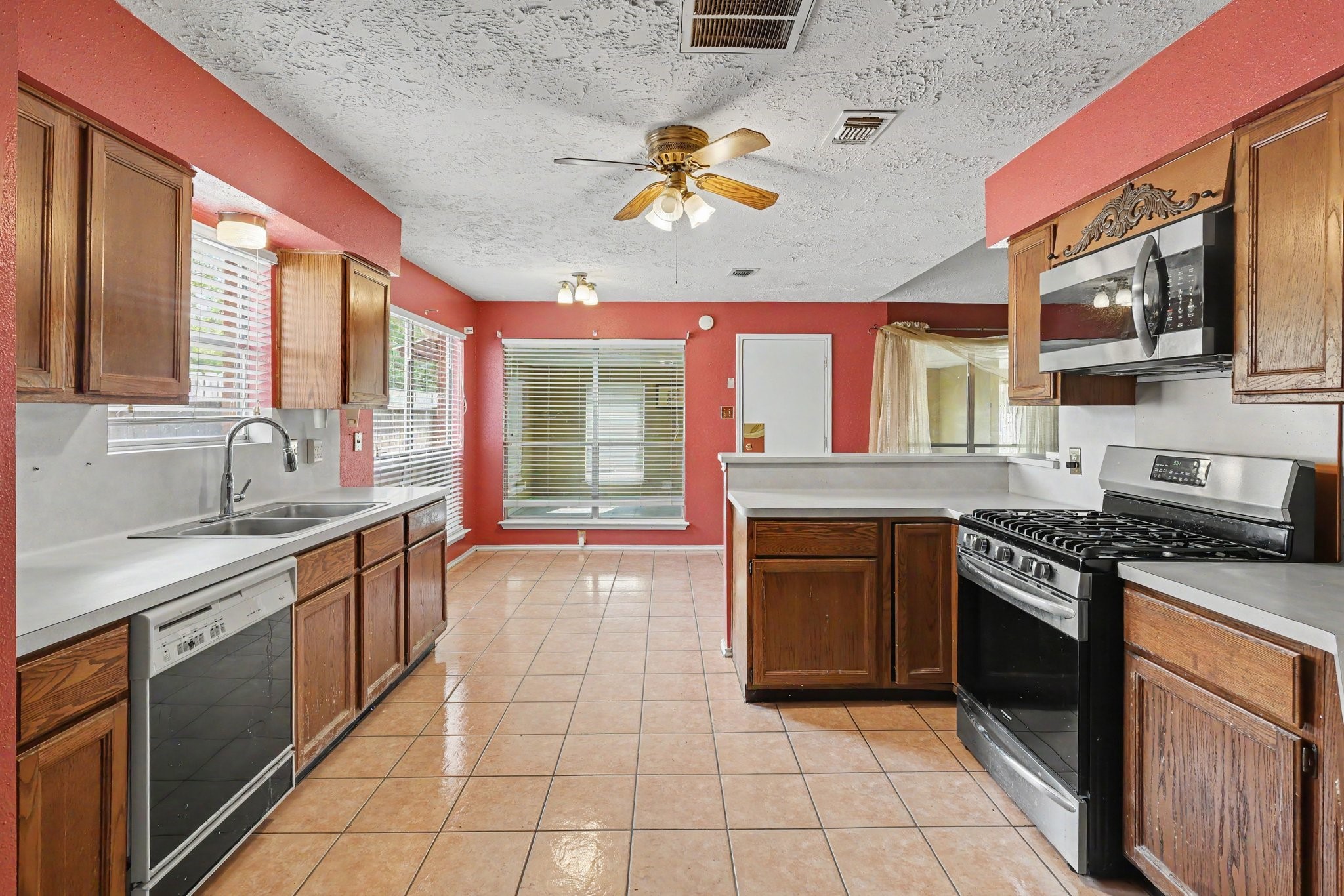 22122 Meadowhill Drive Property Photo 8