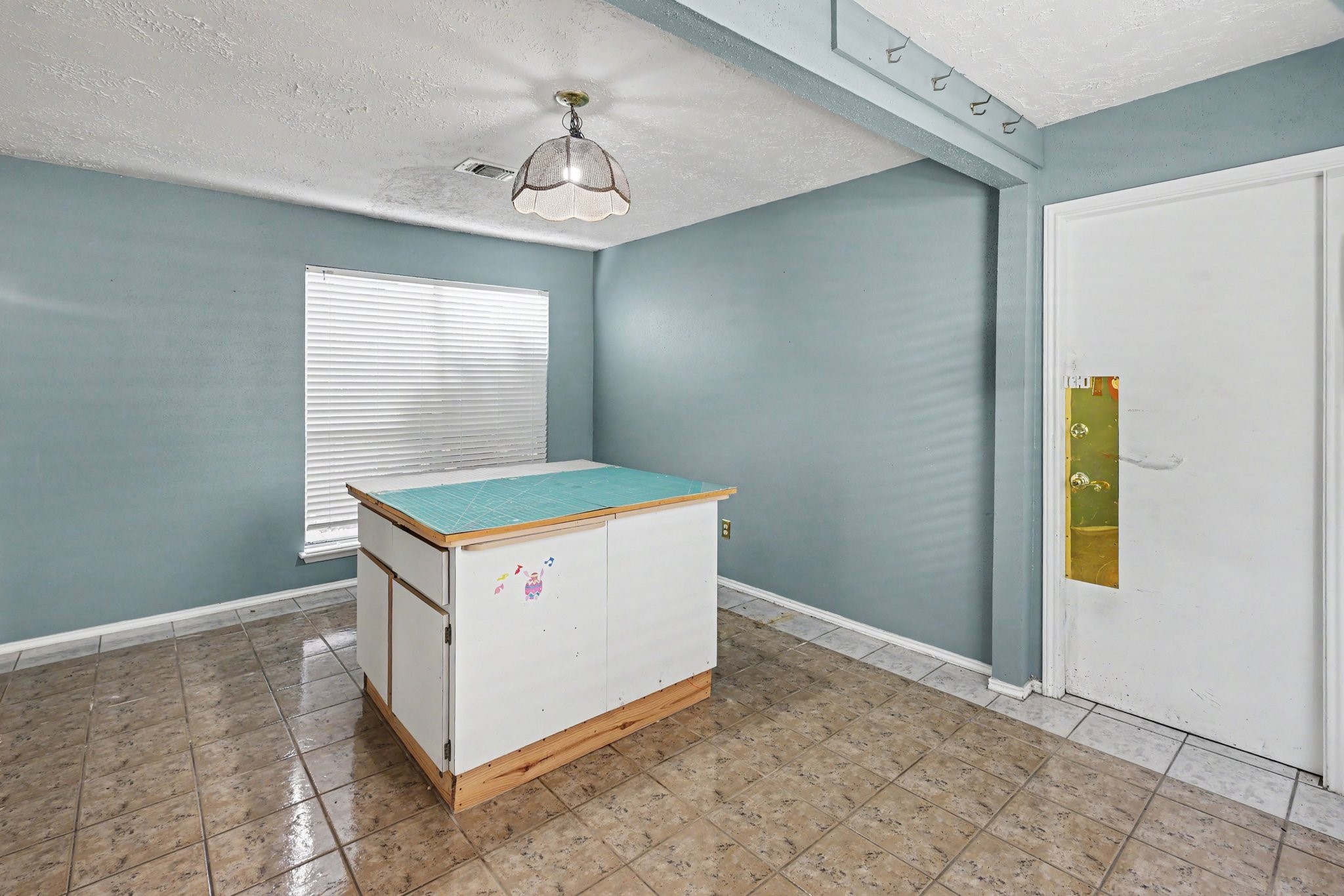 22122 Meadowhill Drive Property Photo 9