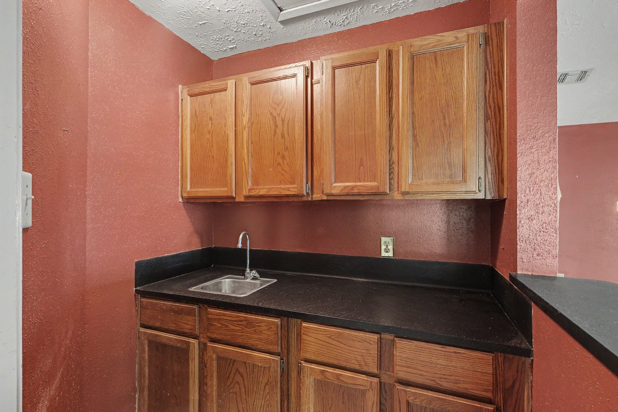 22122 Meadowhill Drive Property Photo 11