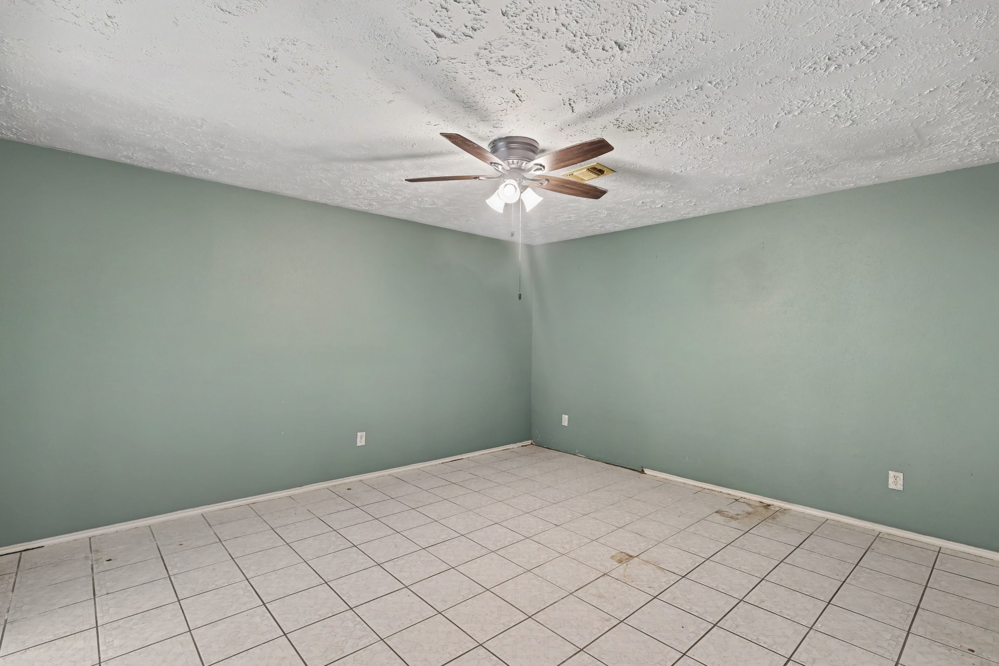 22122 Meadowhill Drive Property Photo 12