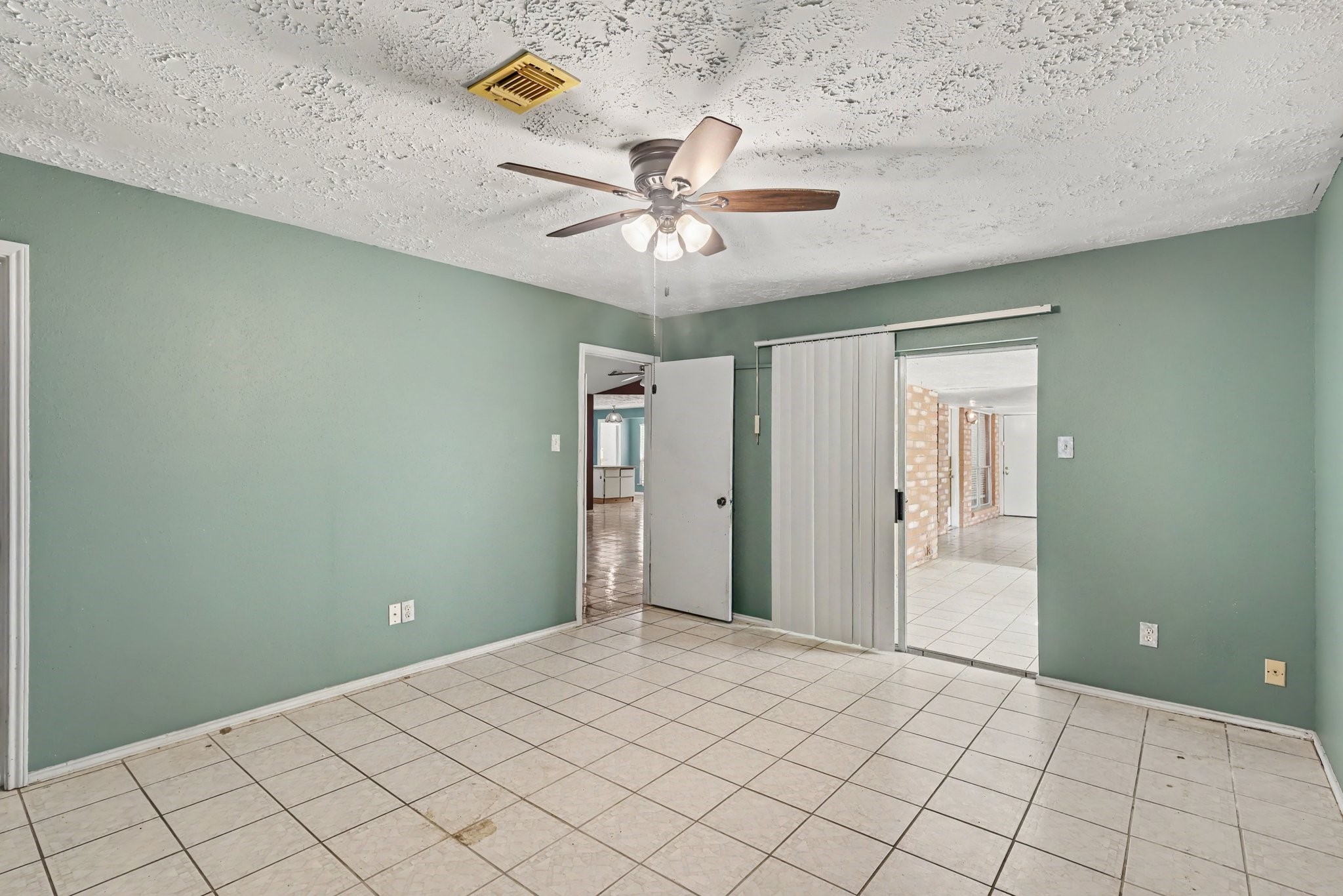 22122 Meadowhill Drive Property Photo 13