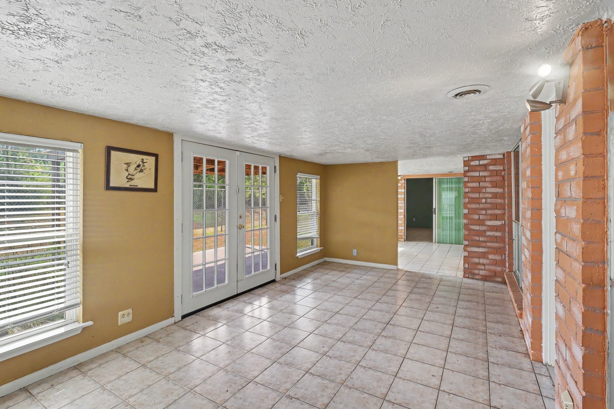 22122 Meadowhill Drive Property Photo 15
