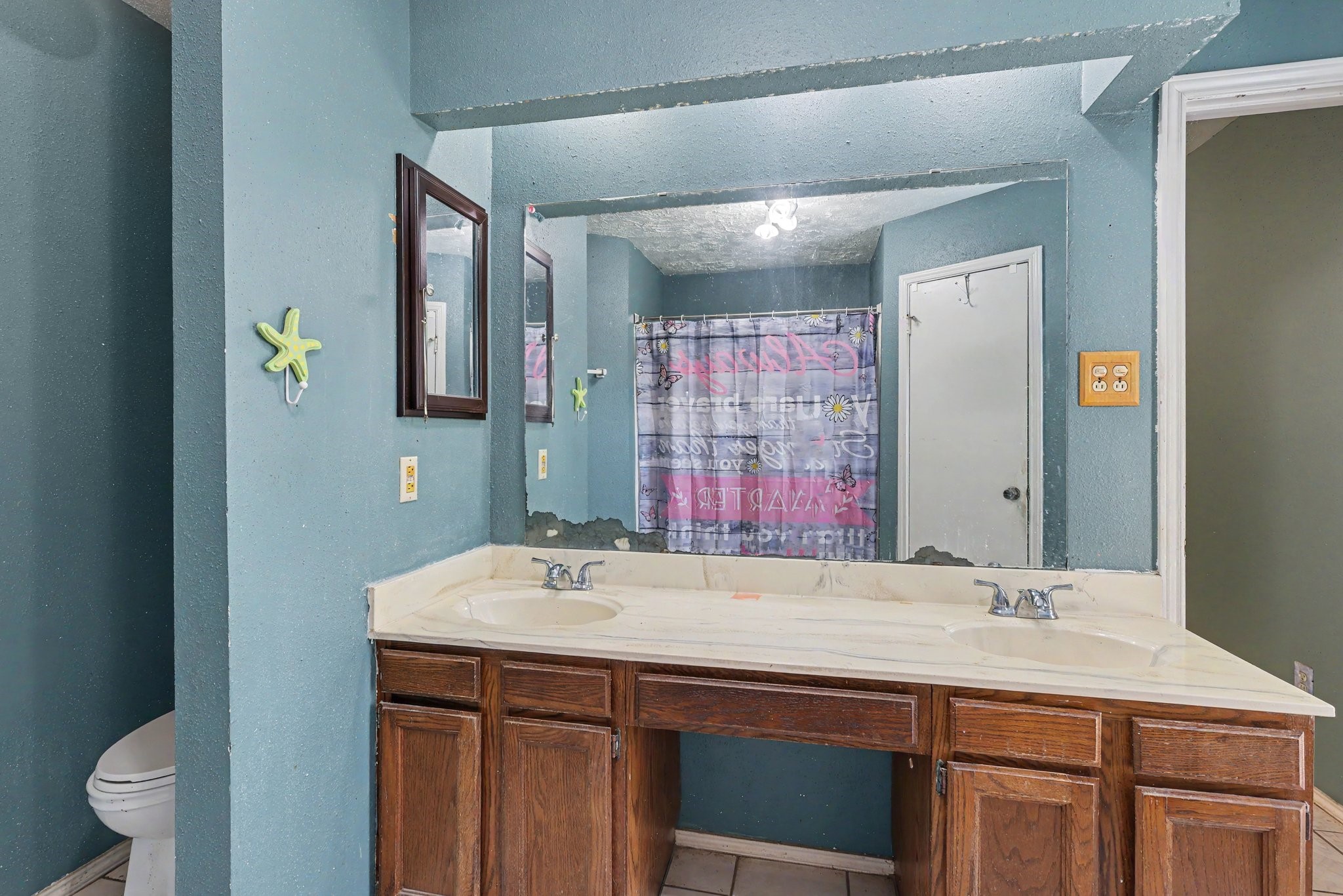 22122 Meadowhill Drive Property Photo 16