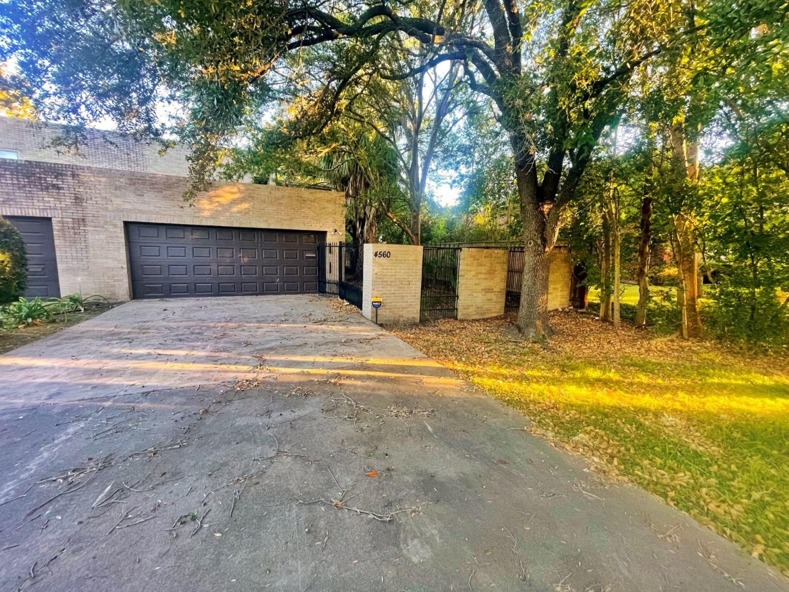 4560 Bellaire Boulevard Property Photo 1