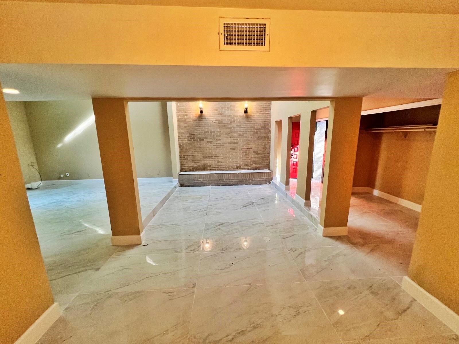 4560 Bellaire Boulevard Property Photo 3