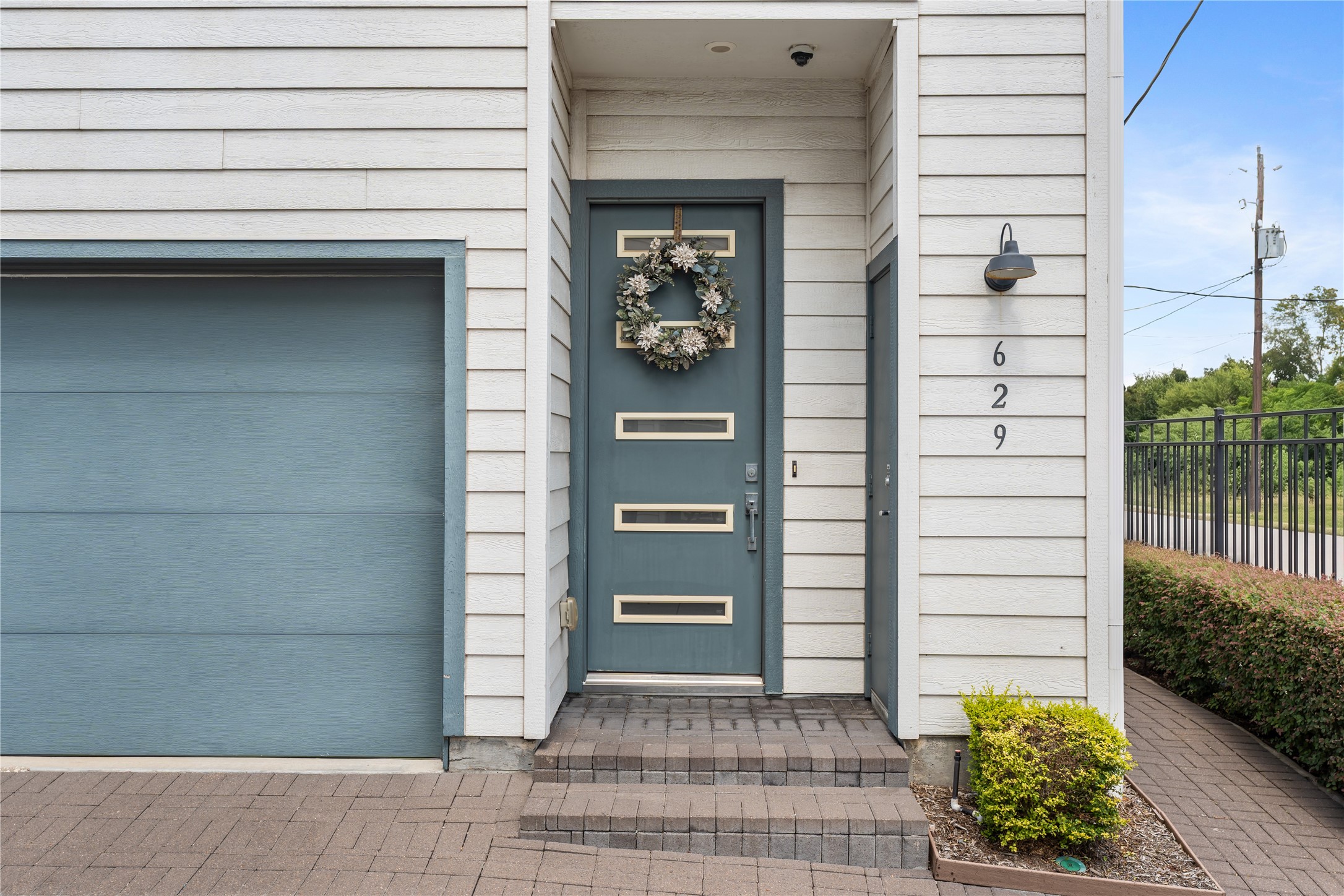 629 Press Street Property Photo 2