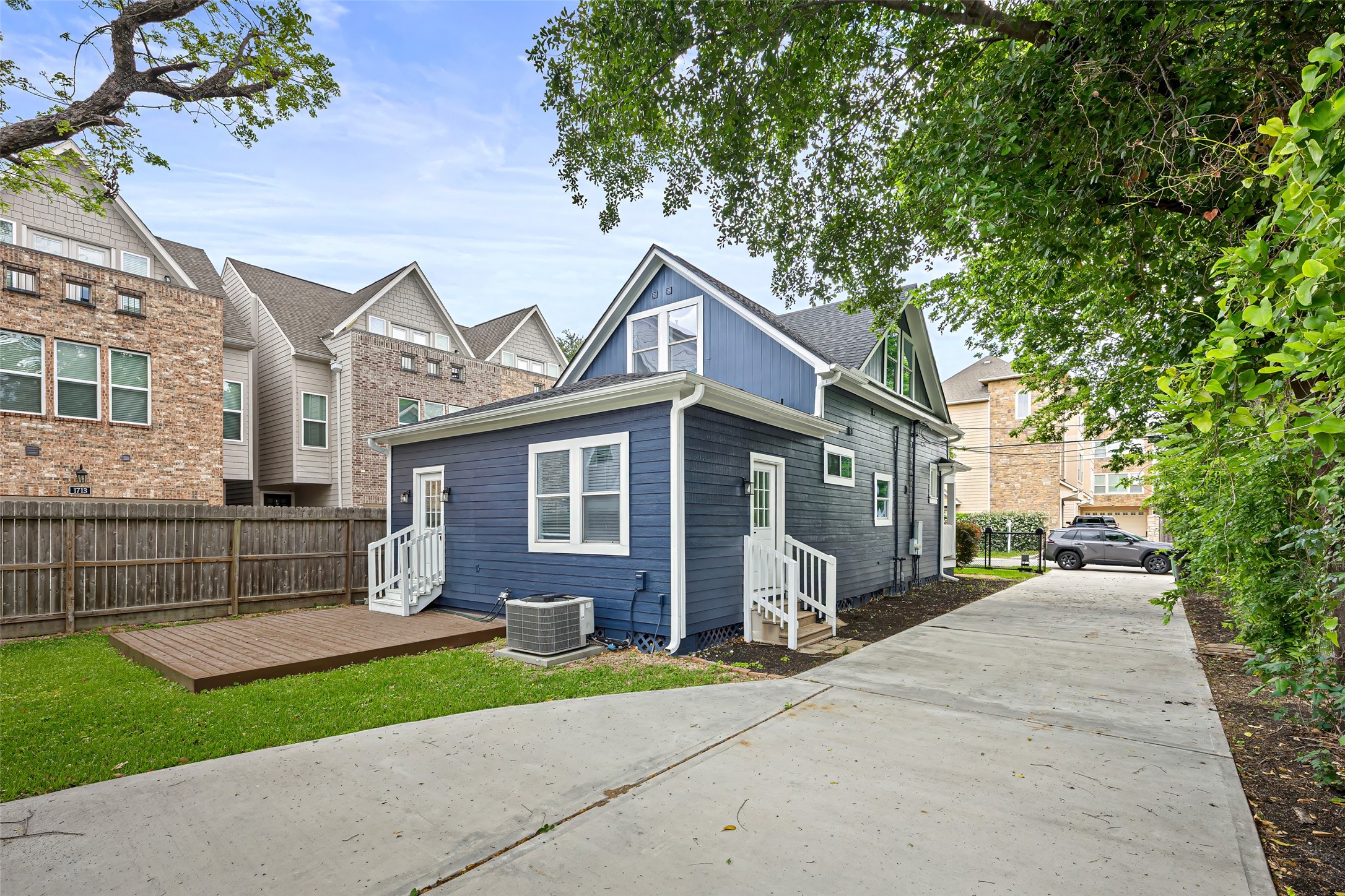 1705 Ovid Street Property Photo 2