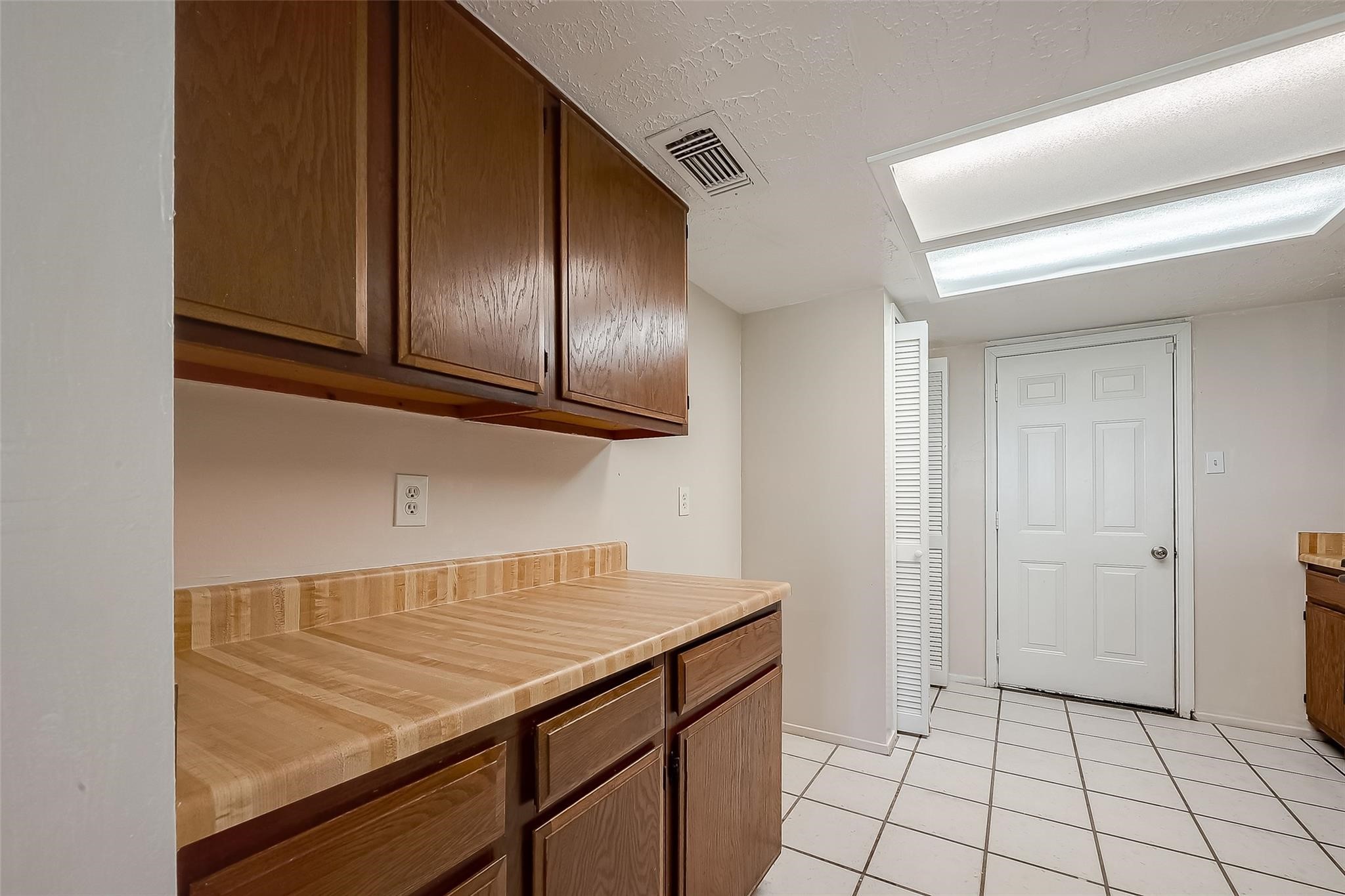7615 Wovenwood Lane Property Photo 11