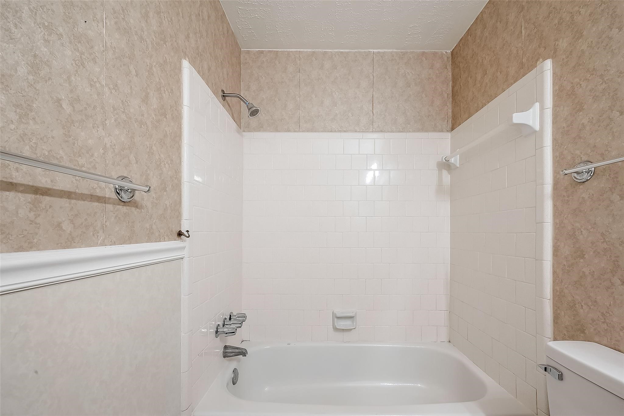 7615 Wovenwood Lane Property Photo 13