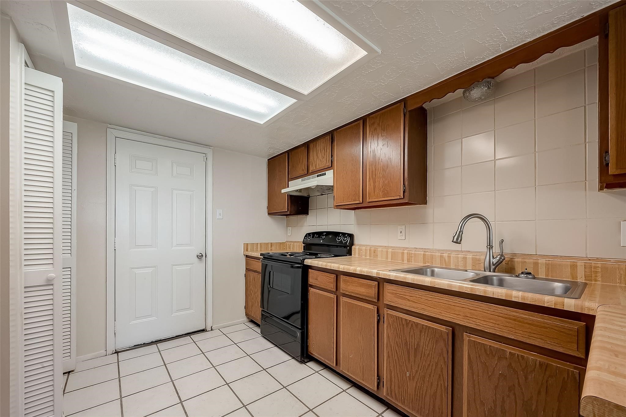 7615 Wovenwood Lane Property Photo 15