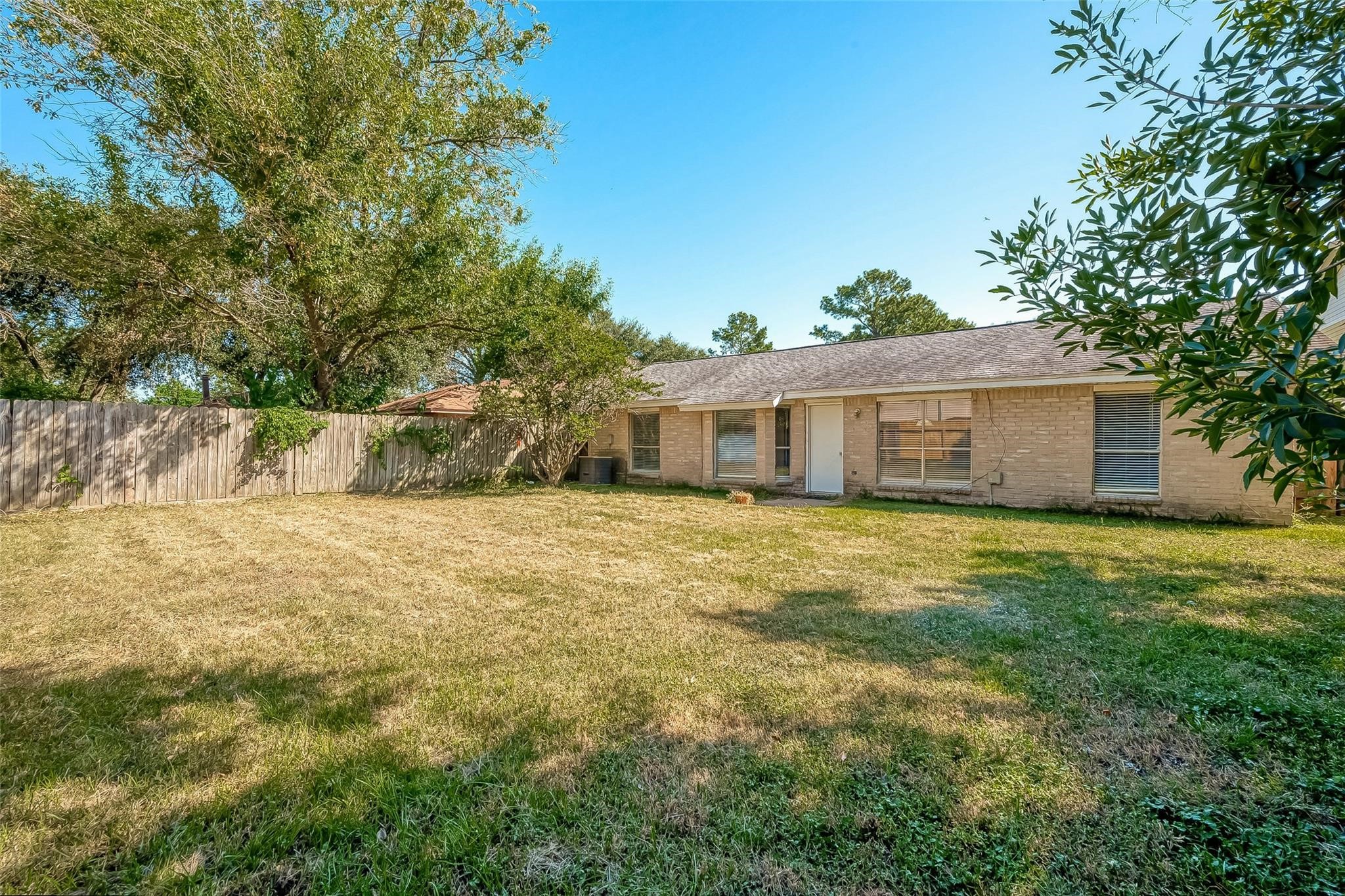 7615 Wovenwood Lane Property Photo 17