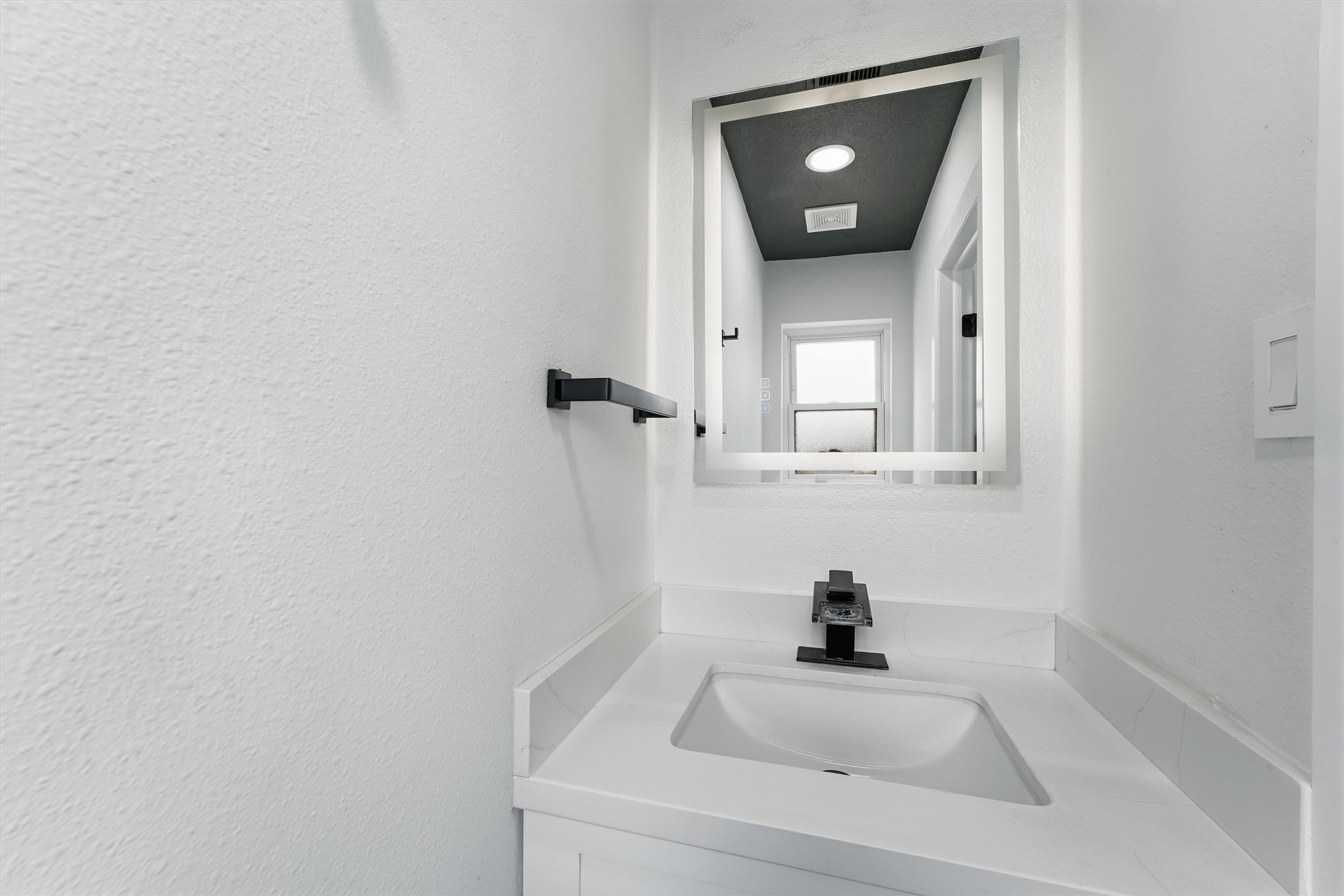 12703 Rocky Hill Drive Property Photo 13