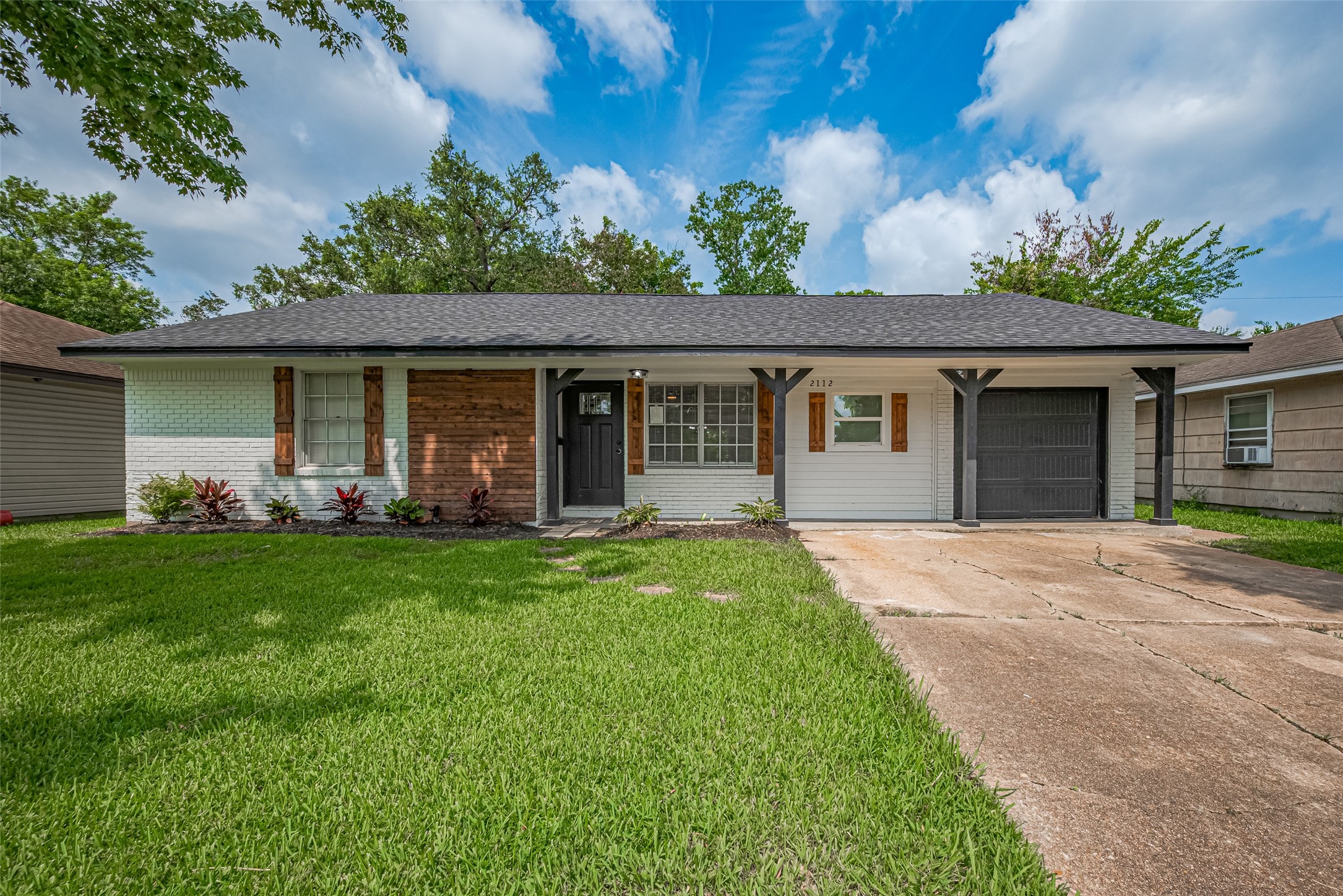 2112 Walnut Lane Property Photo 1