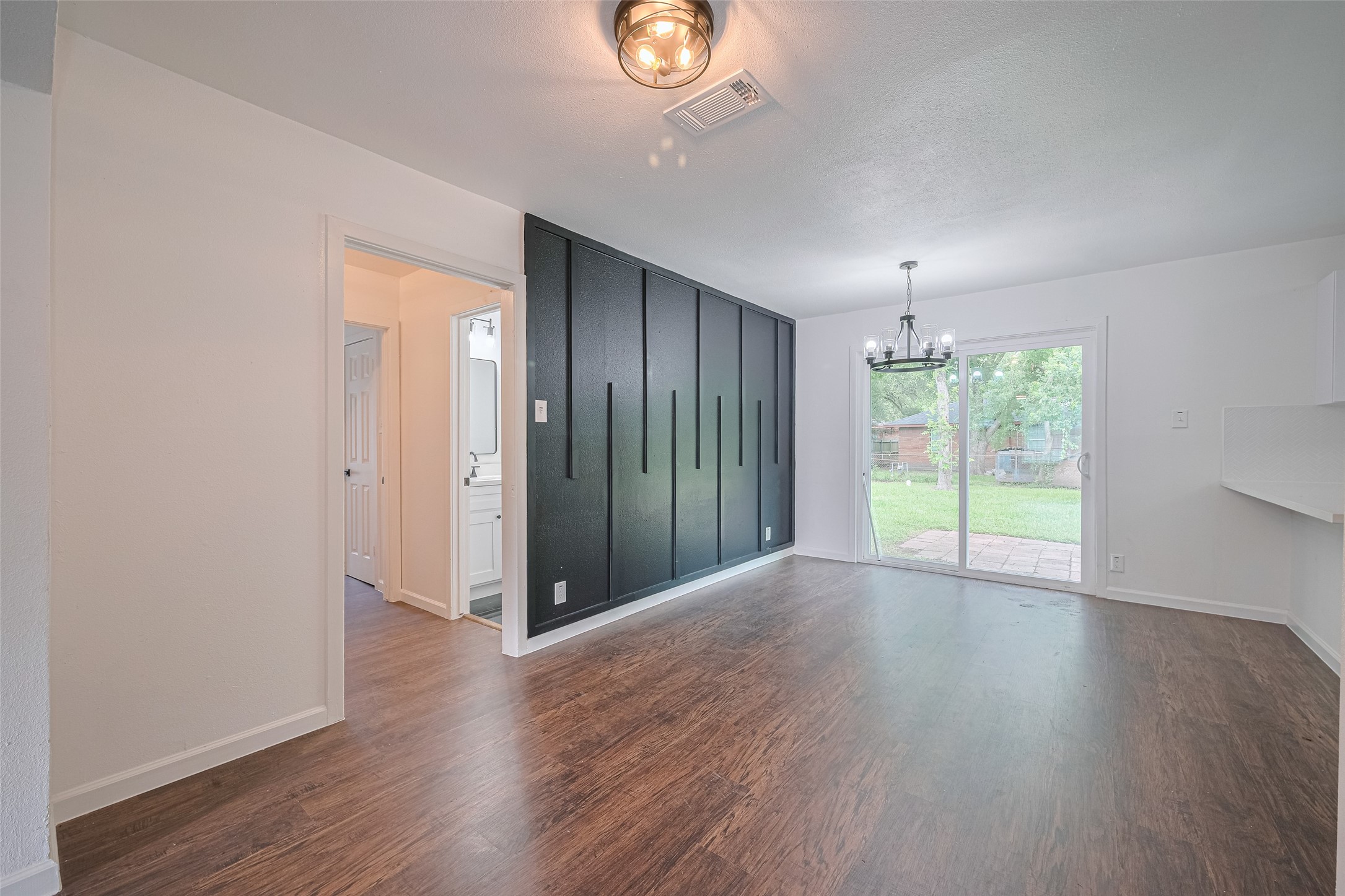 2112 Walnut Lane Property Photo 4