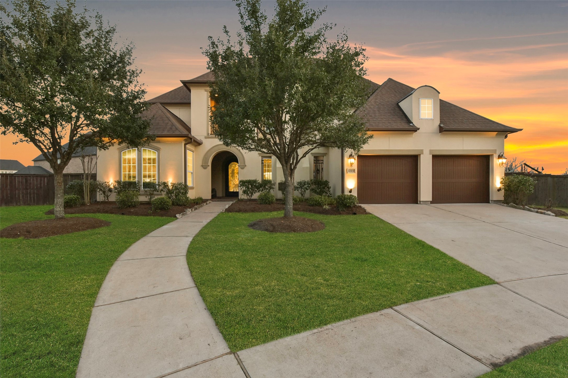 6919 Champion Trail Property Photo 4