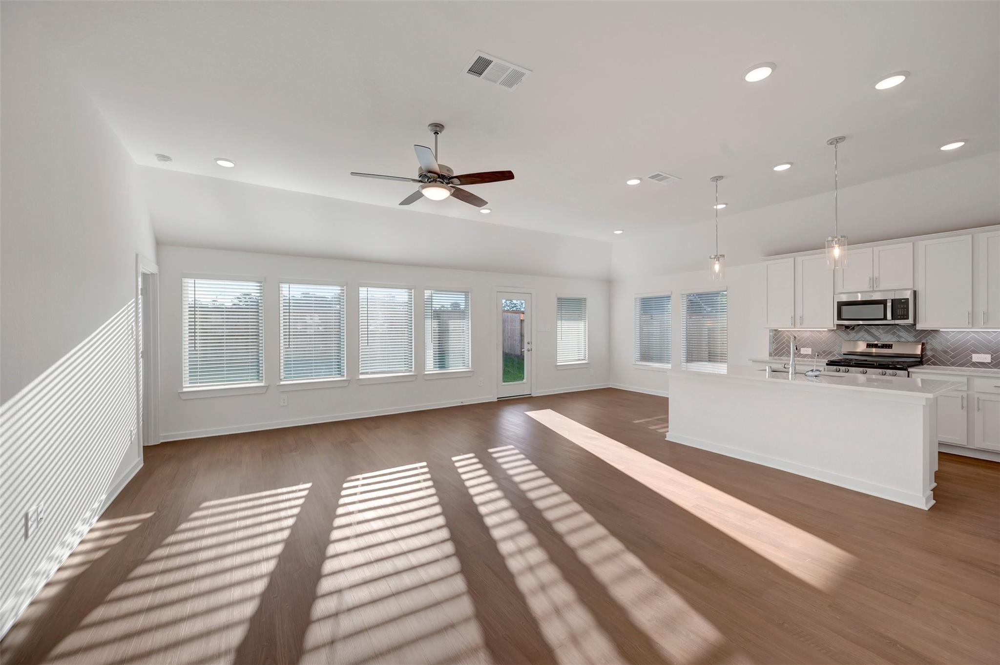 540 Bluebell Maiden Court, Magnolia Tx 77354 Property Photo 7