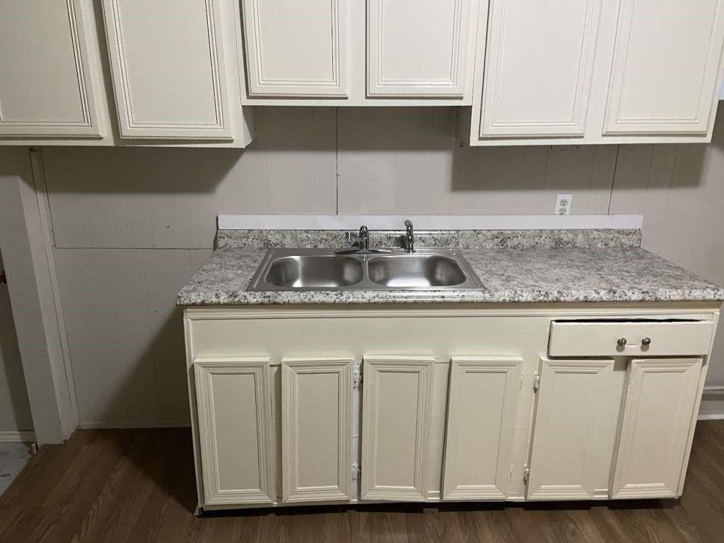 5939 Belarbor Street, Houston Tx 77033 Property Photo 7
