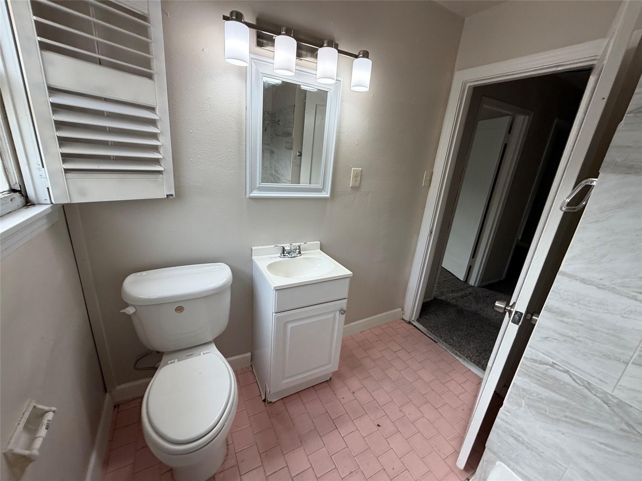 5939 Belarbor Street, Houston Tx 77033 Property Photo 12