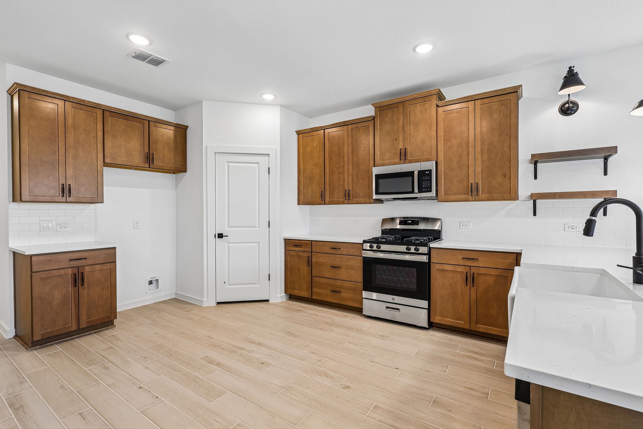 559 Day Station Drive Property Photo 8