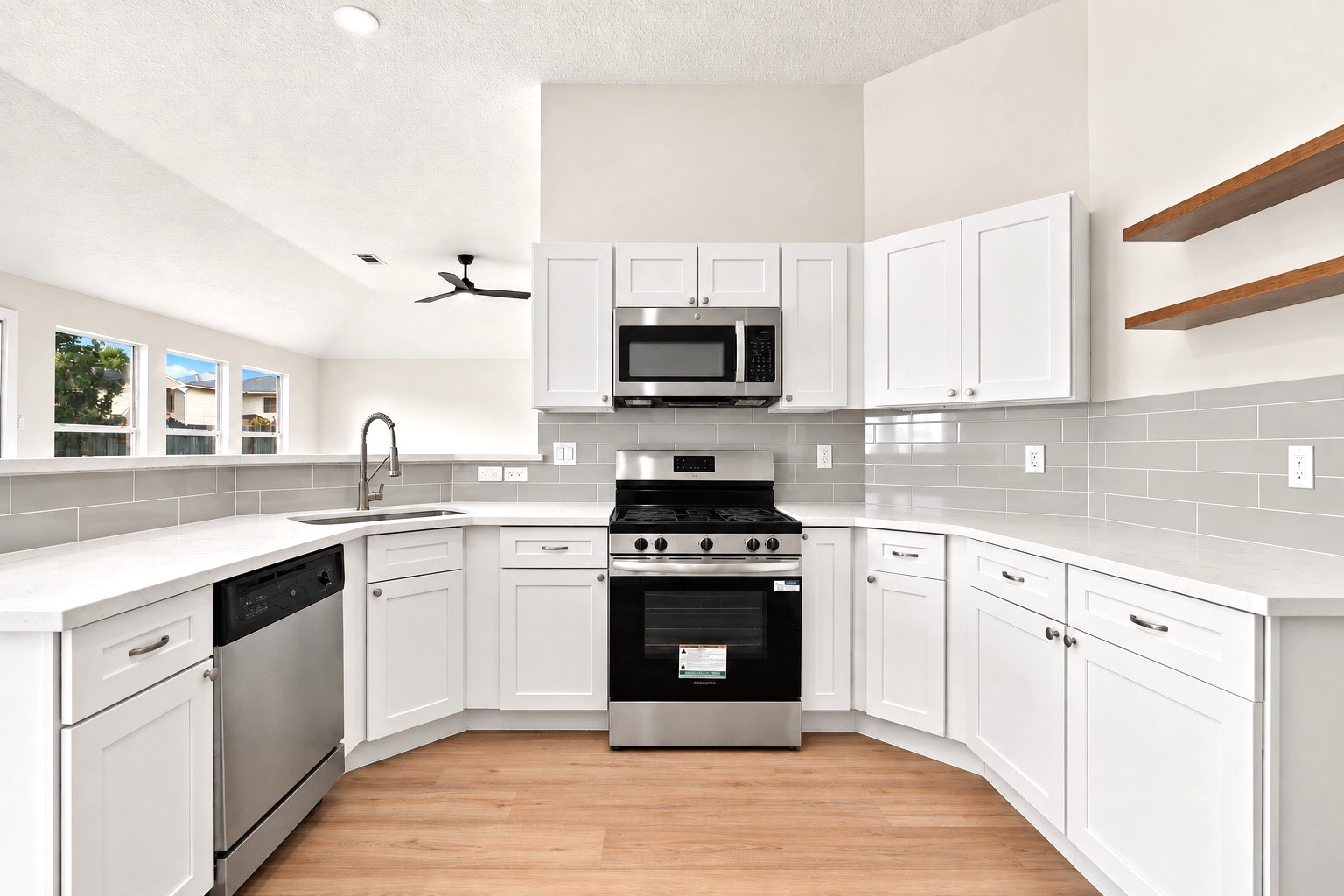 16719 N Bend Drive Property Photo 1