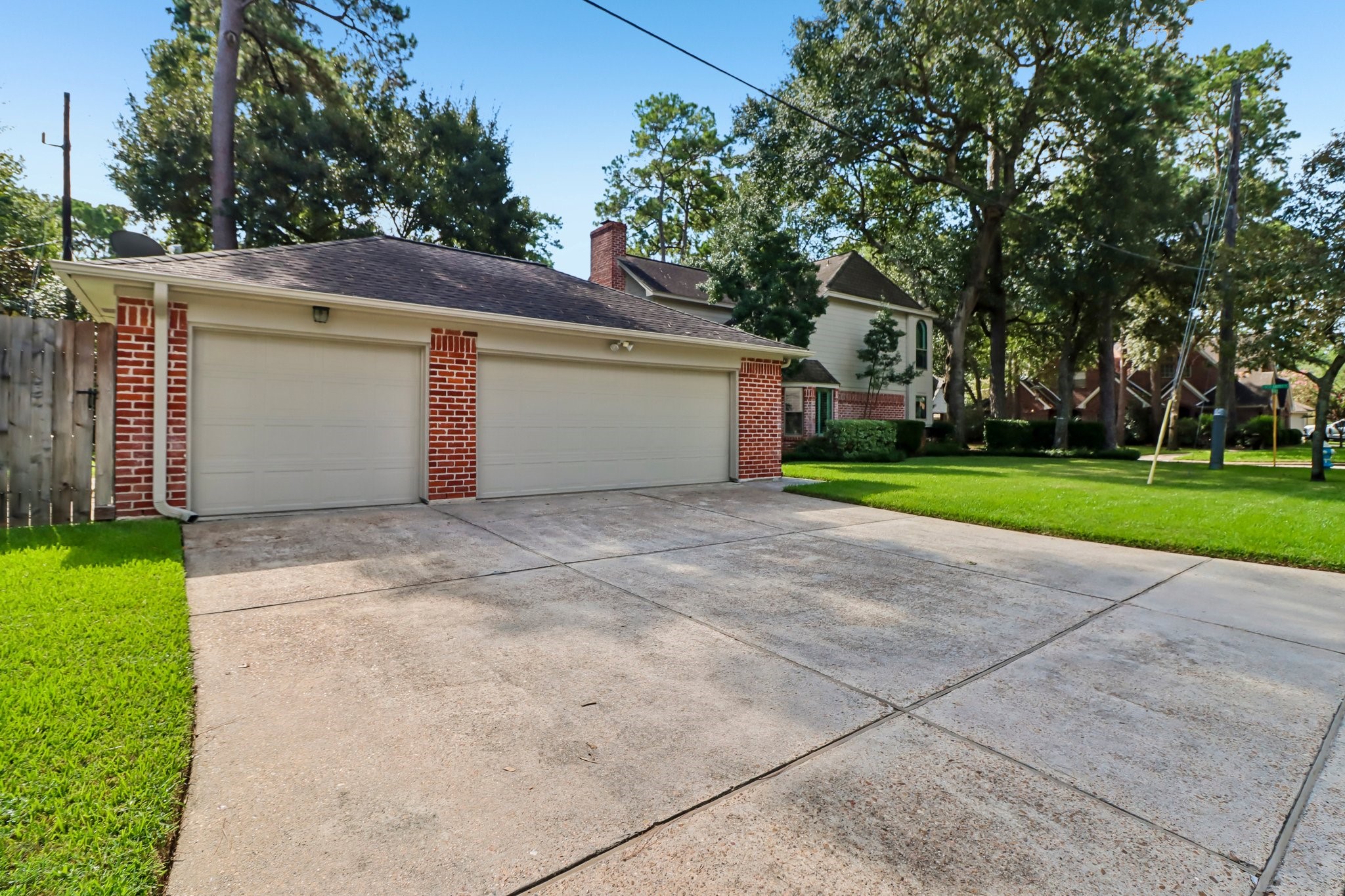 13014 Finch Brook Drive Property Photo 3
