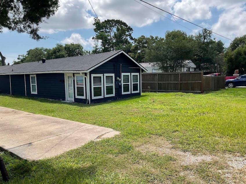 4711 3rd Street Property Photo 2