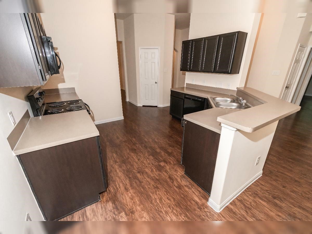 29442 Westhope Drive Property Photo 3