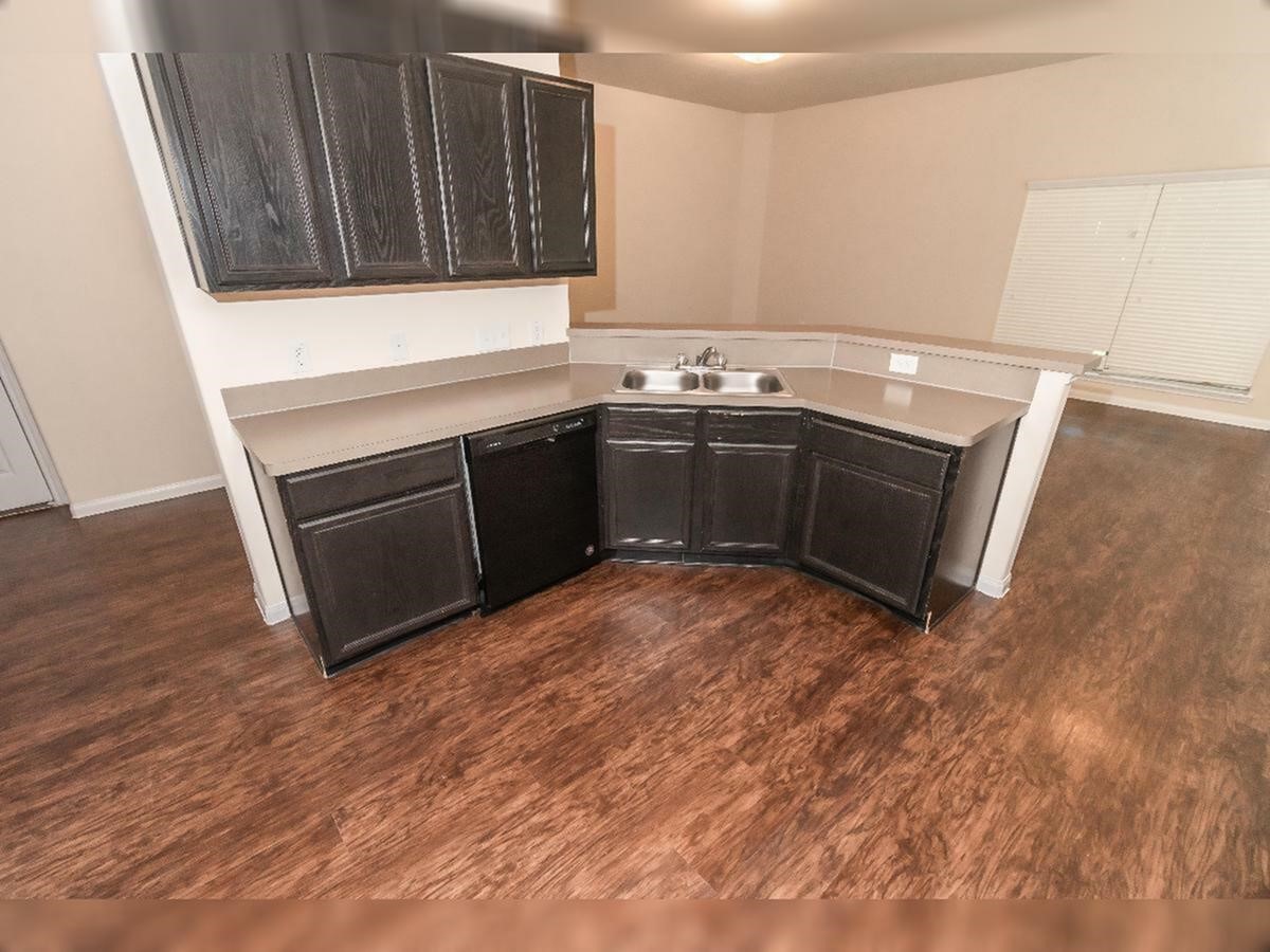 29442 Westhope Drive Property Photo 4
